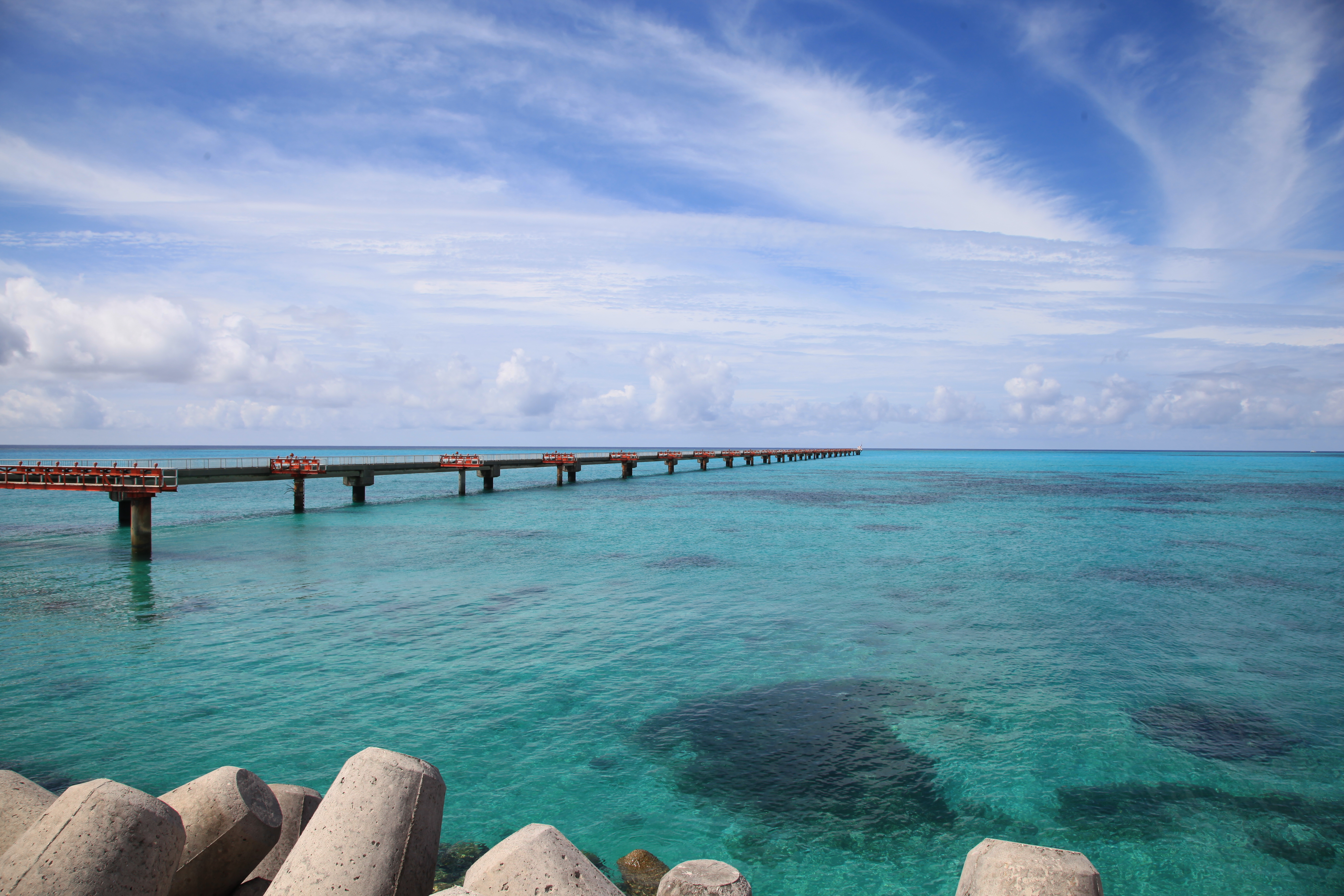 下地島空港のアプローチの電灯２