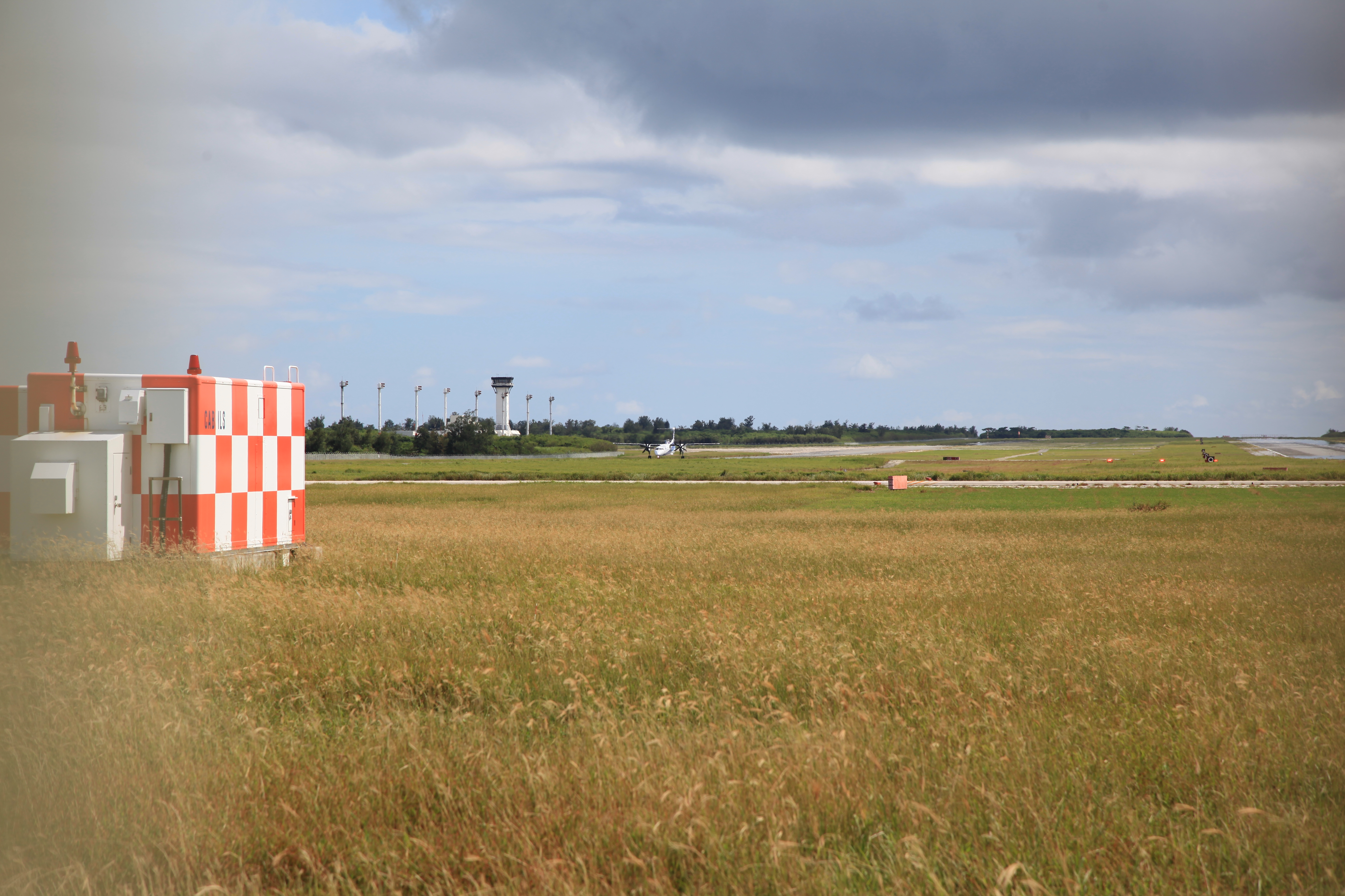 下地島空港に着陸した双発機