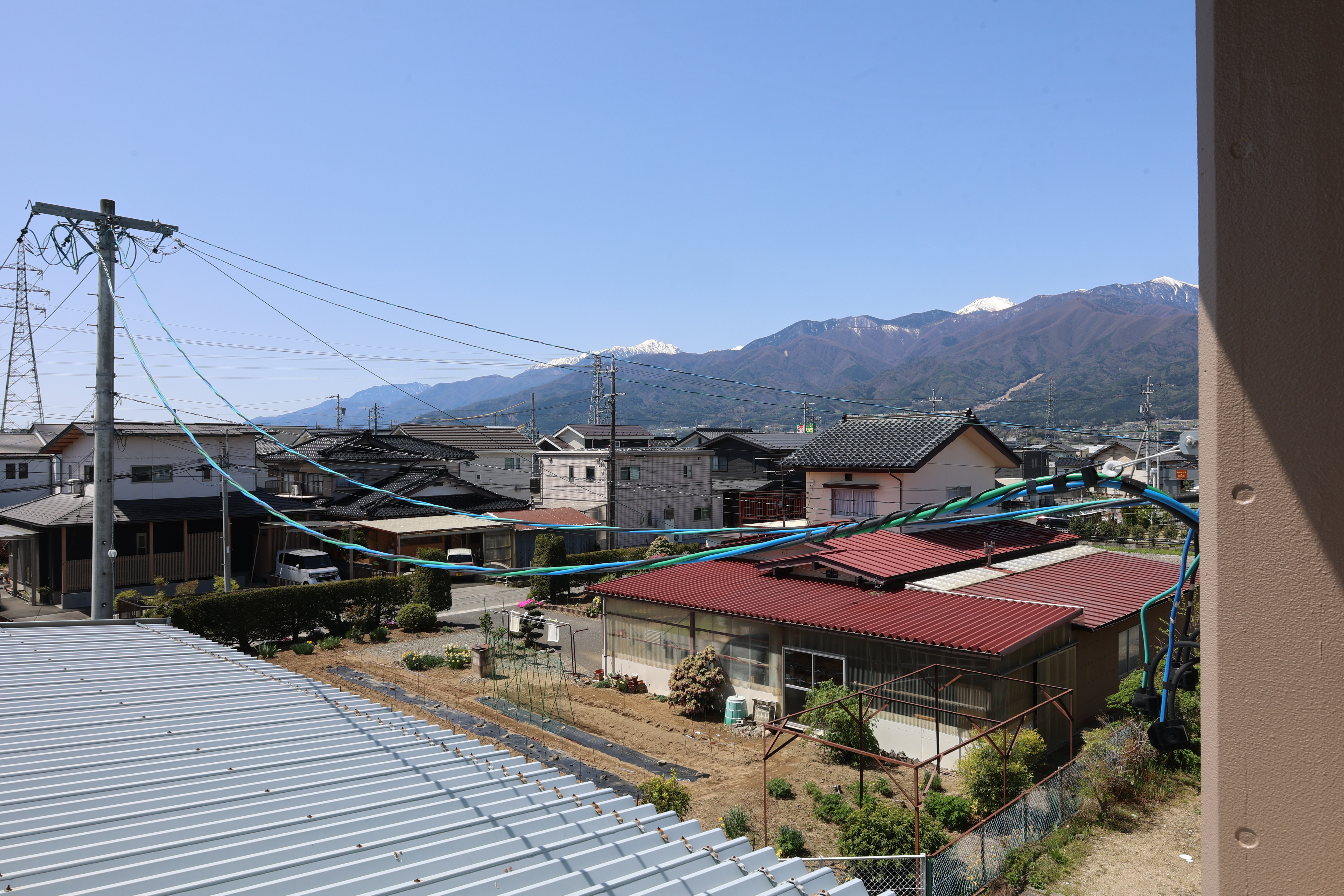 会議室から見た電力線 会議室から見た電力線