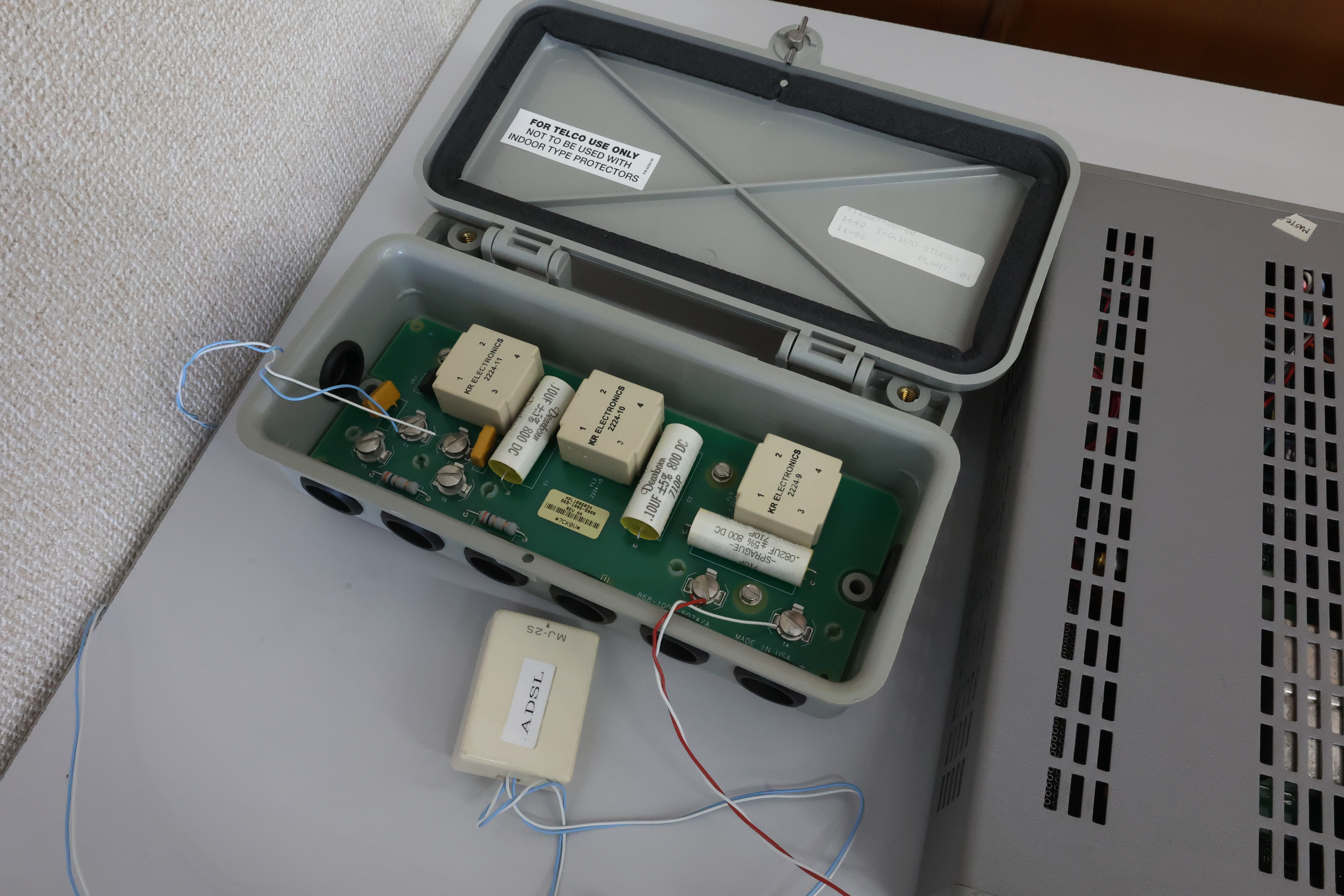 ADSL実験時のスプリッターの基板 ADSL実験時のスプリッターの基板