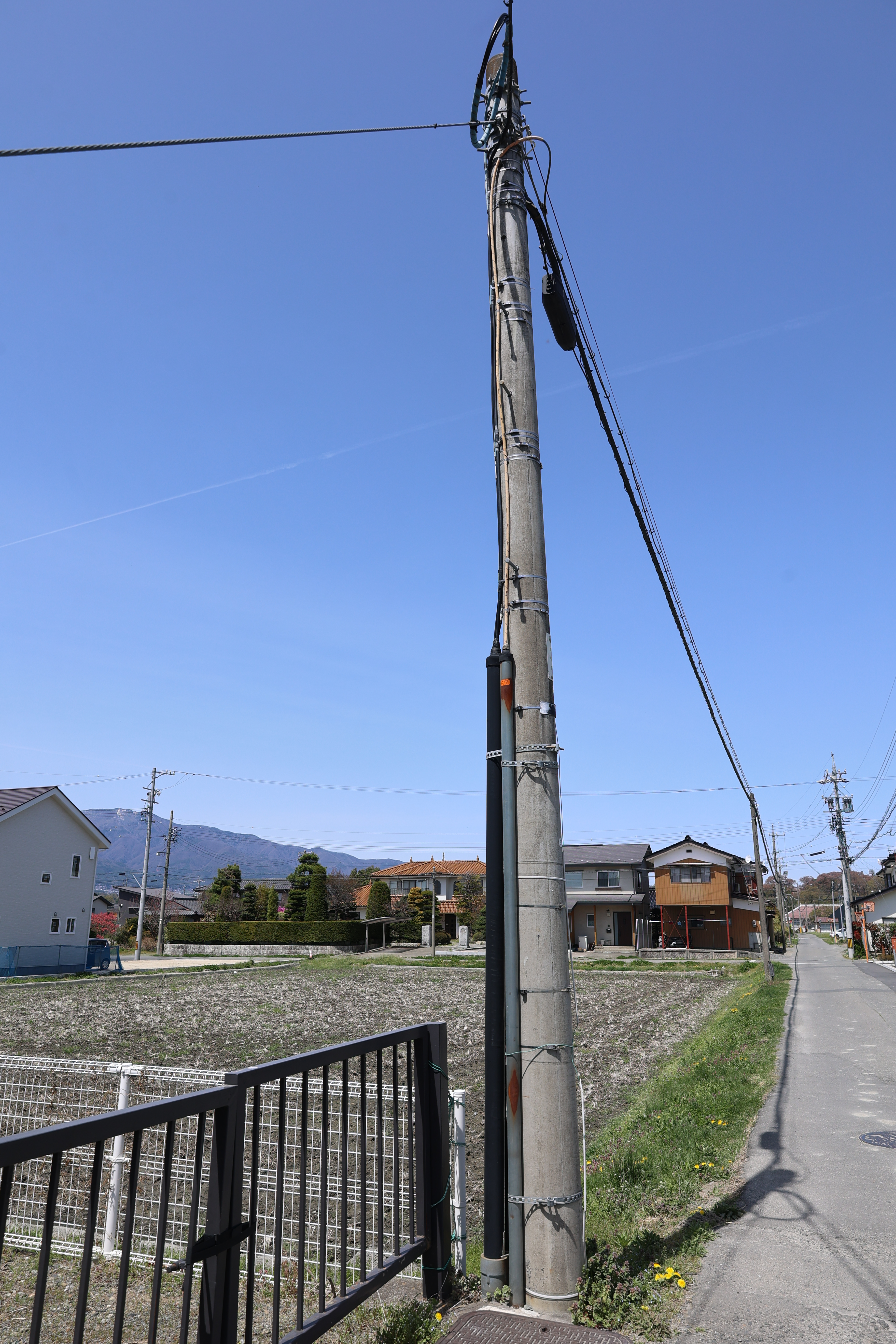 光ファイバー引き込みの電柱１