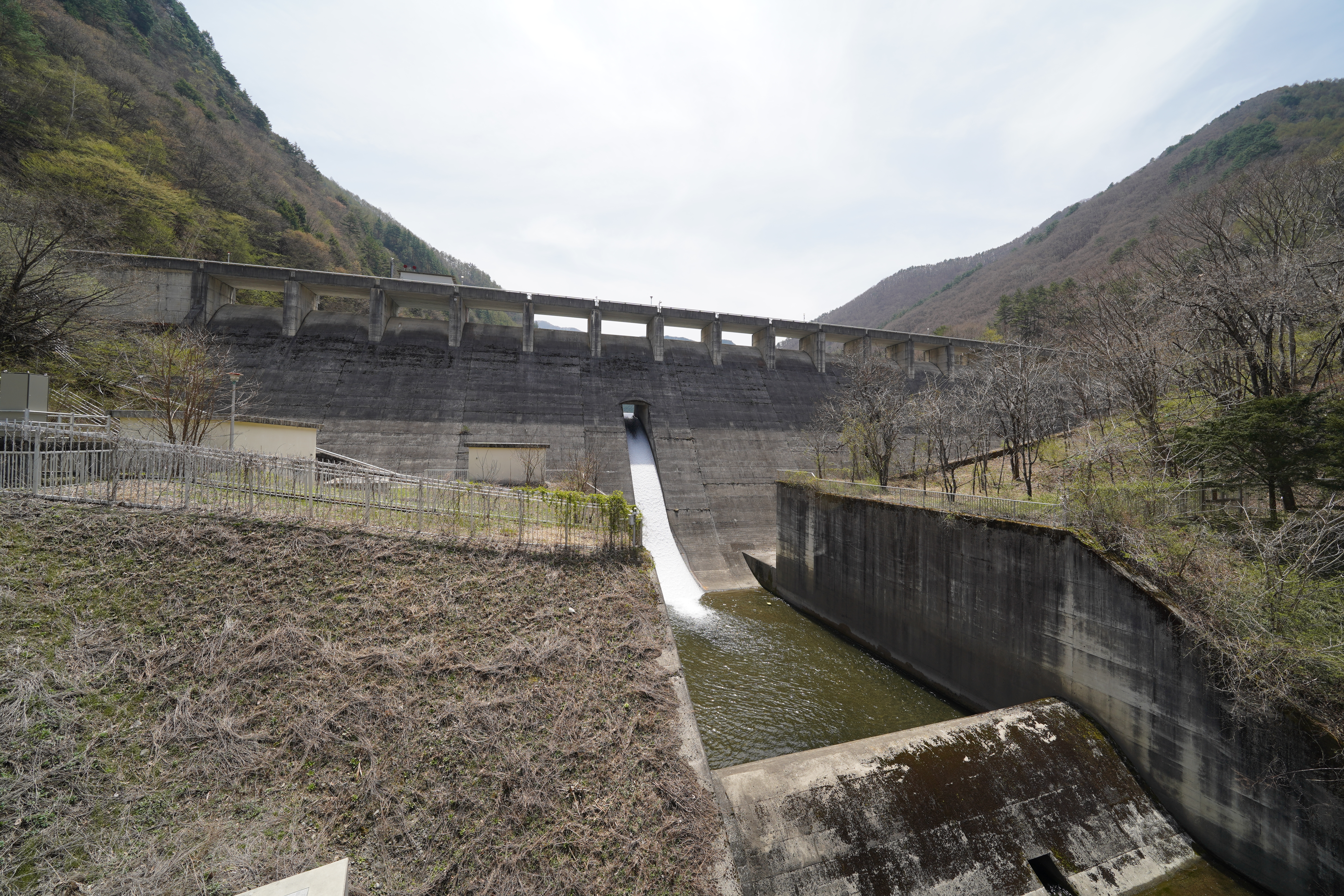 ダム正面