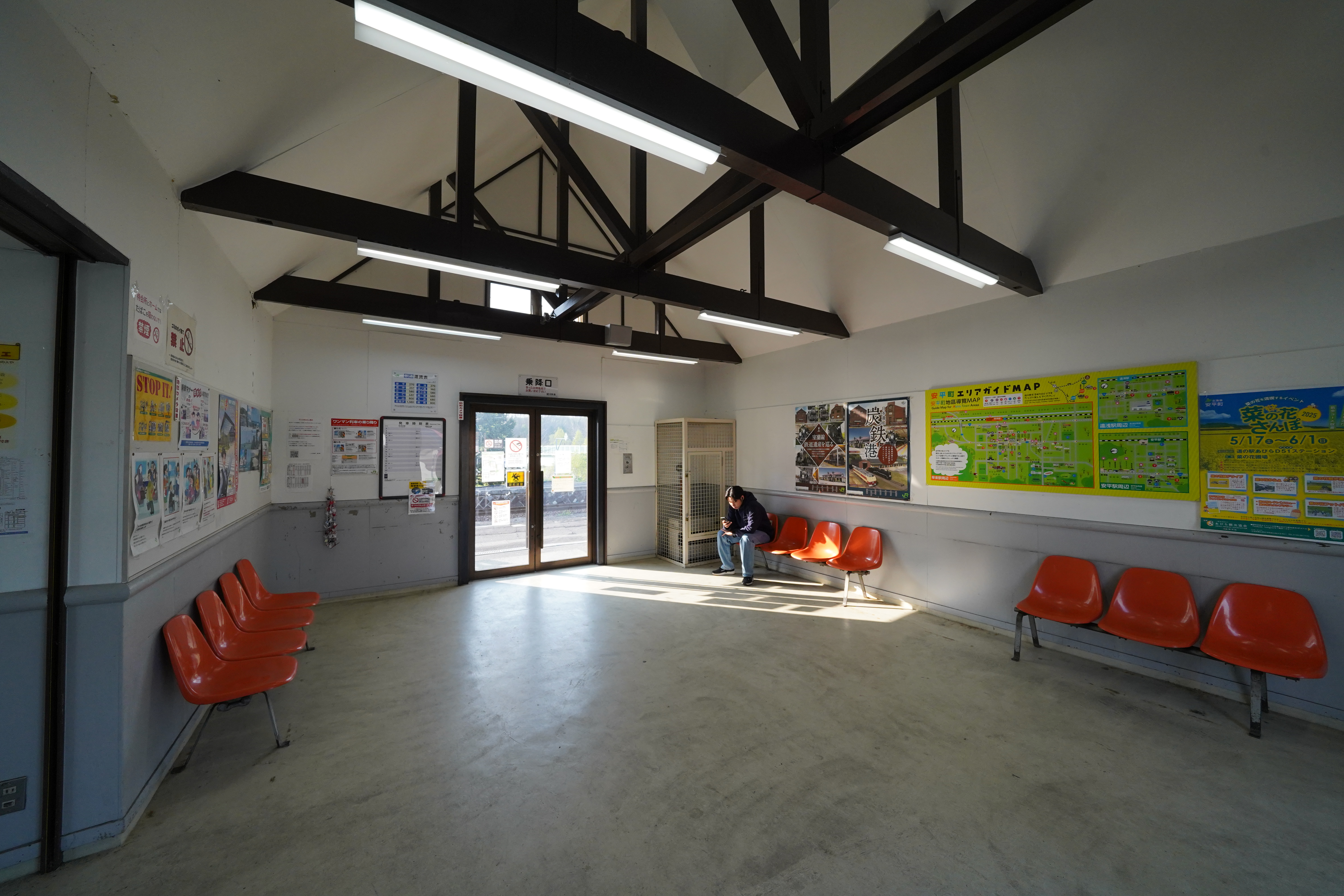 早来駅の待合室 早来駅の待合室