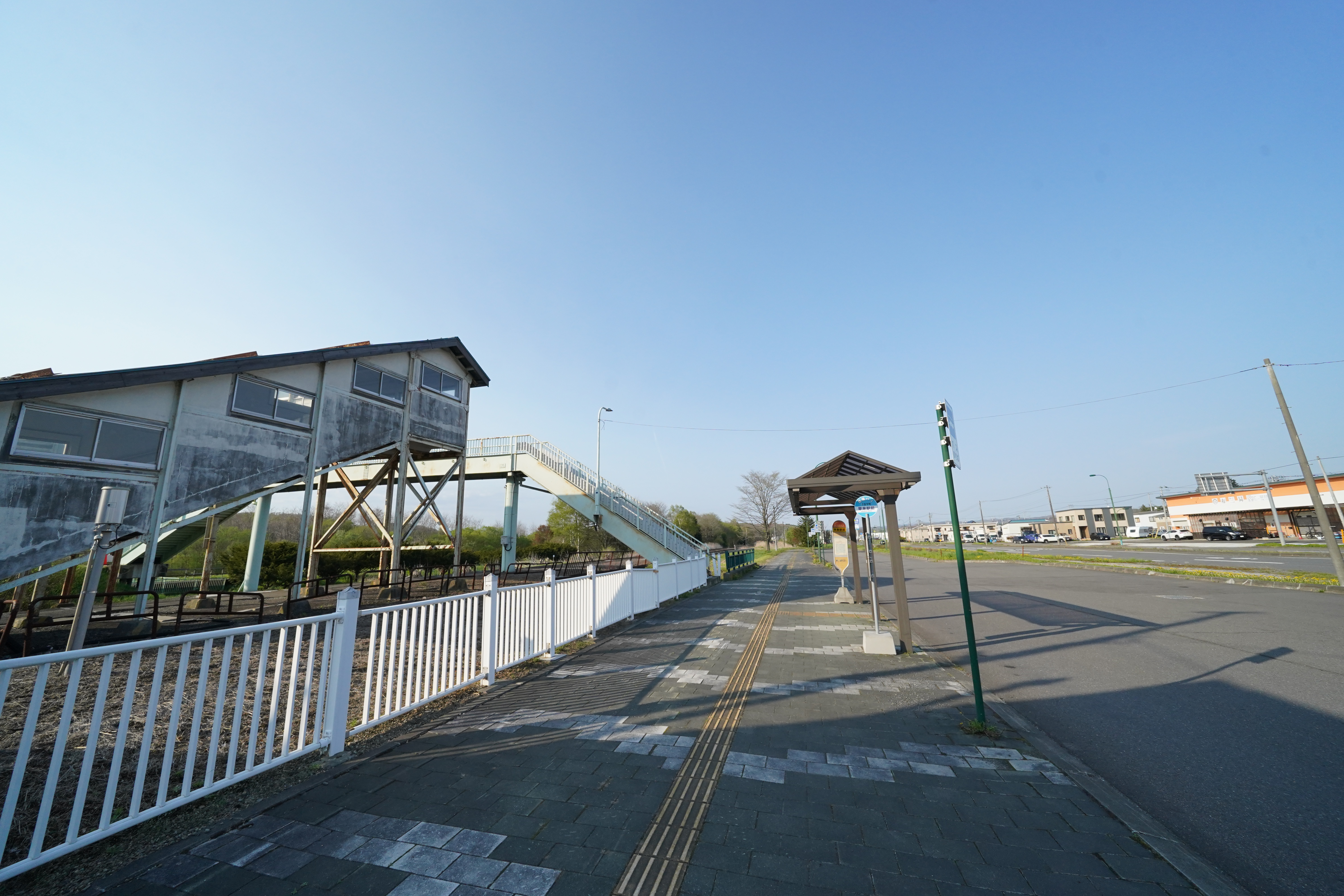 早来駅の車寄せ 早来駅の車寄せ