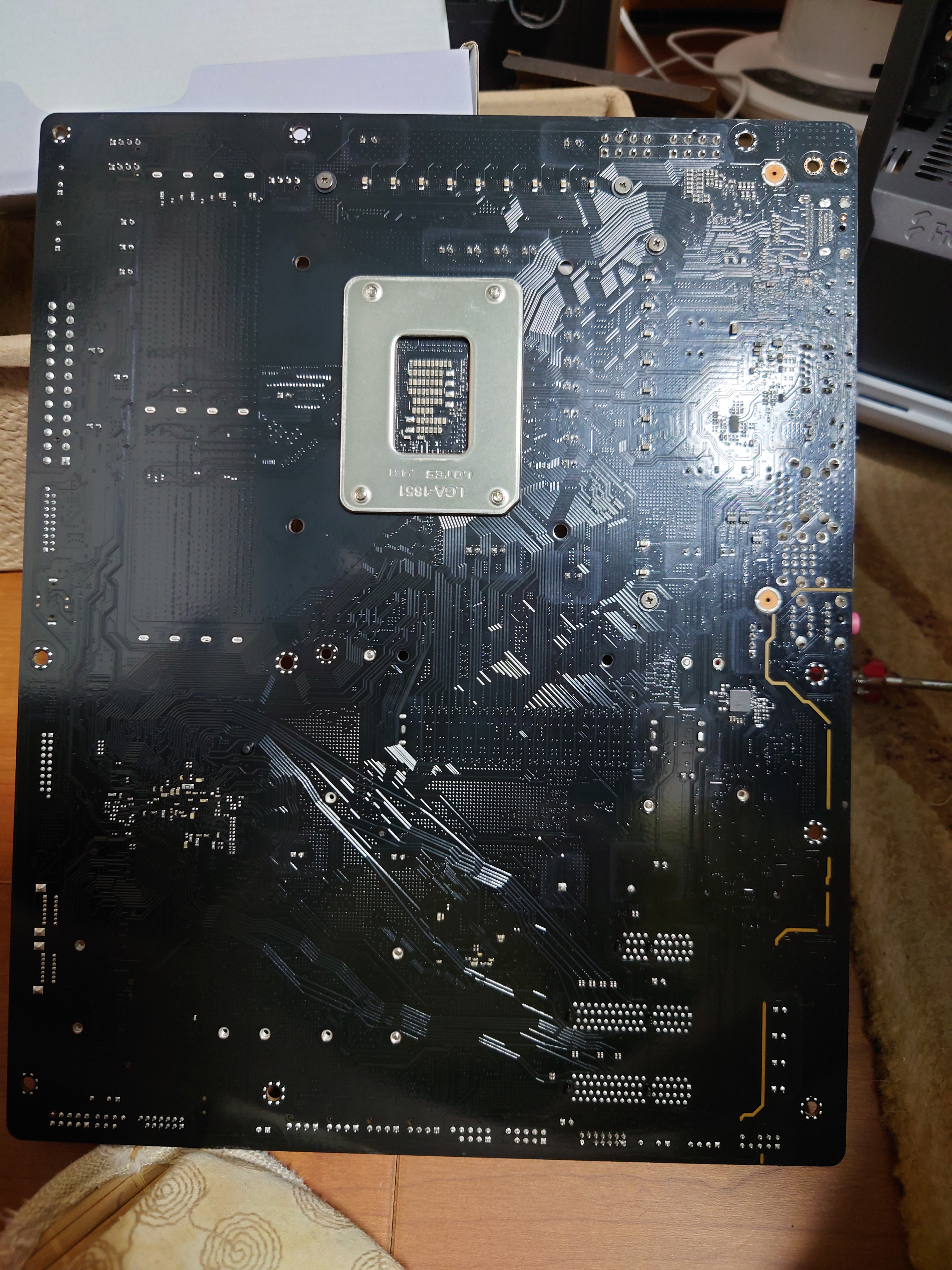 Z790のマザーボード裏