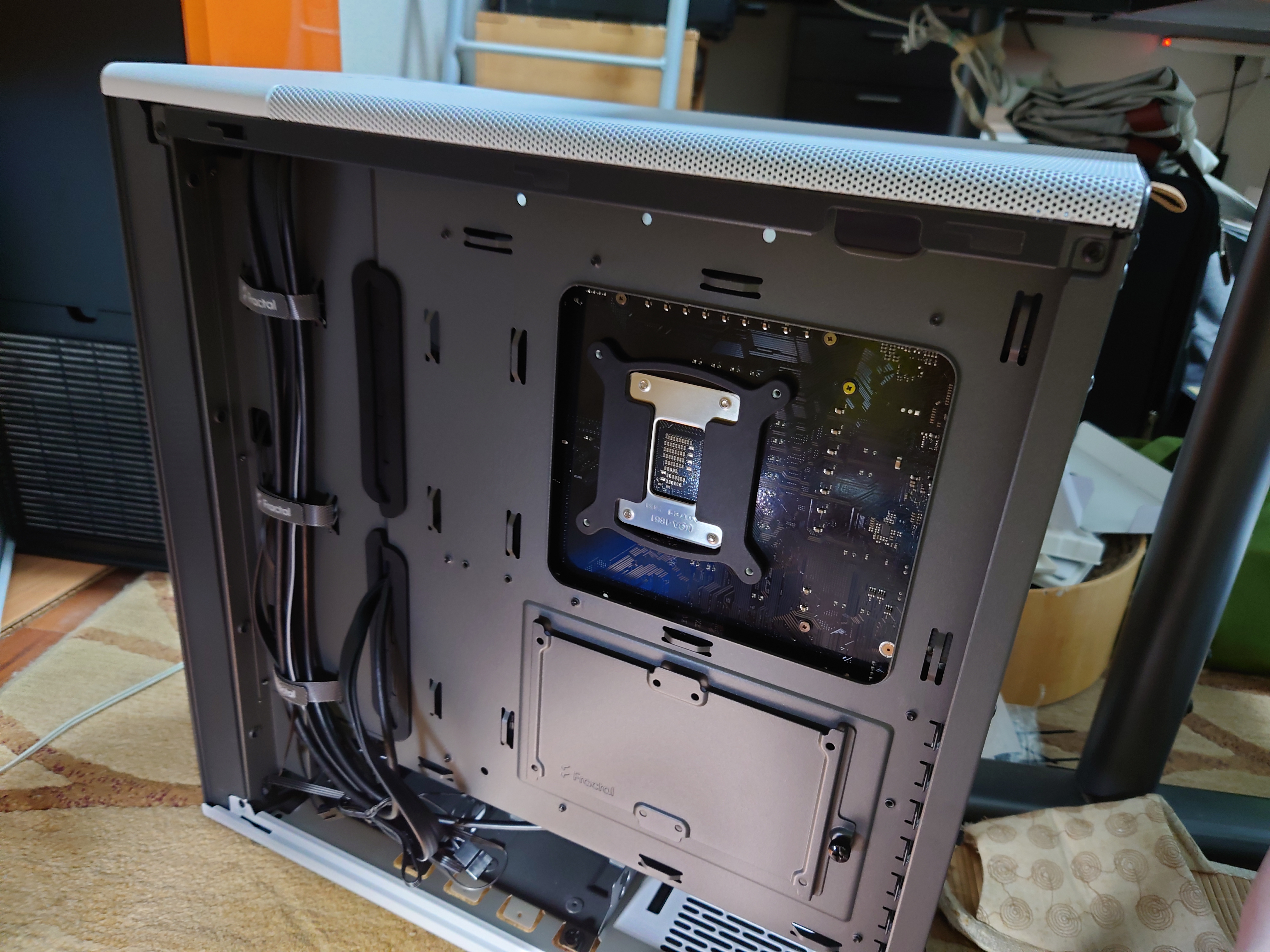 ATXケースの裏配線