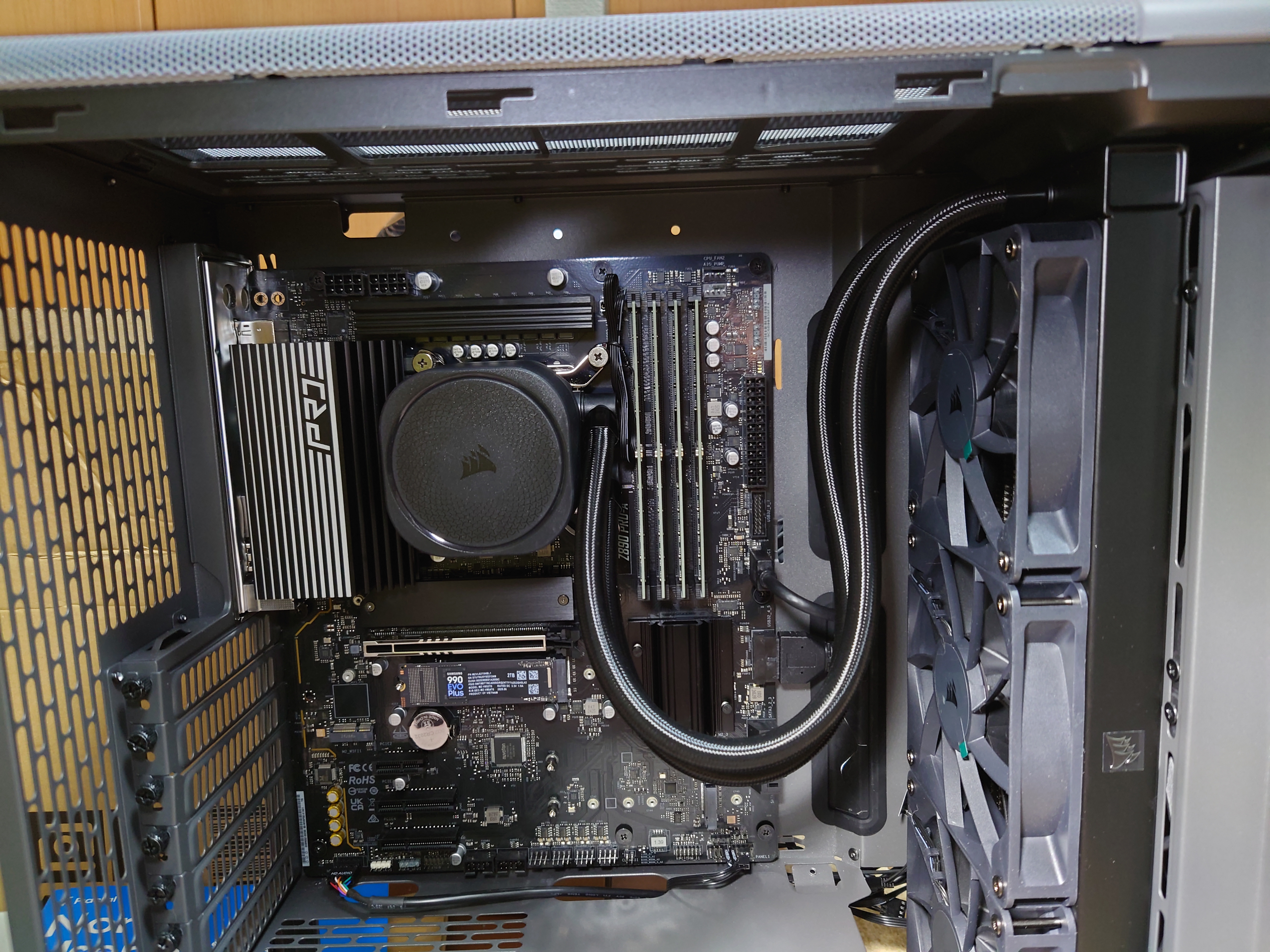 CPU水冷部分を取り付ける