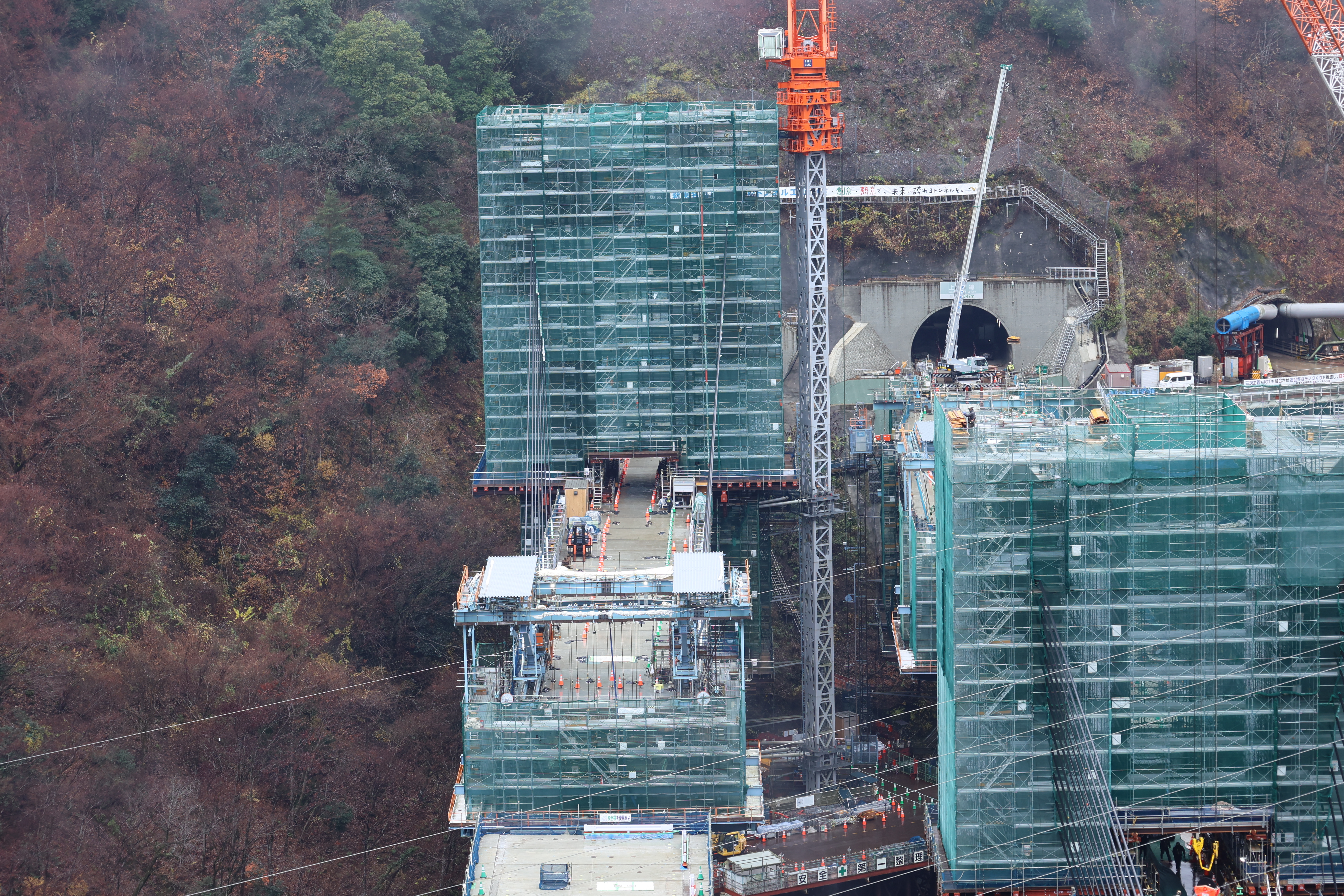 橋の工事現場（さらに拡大）