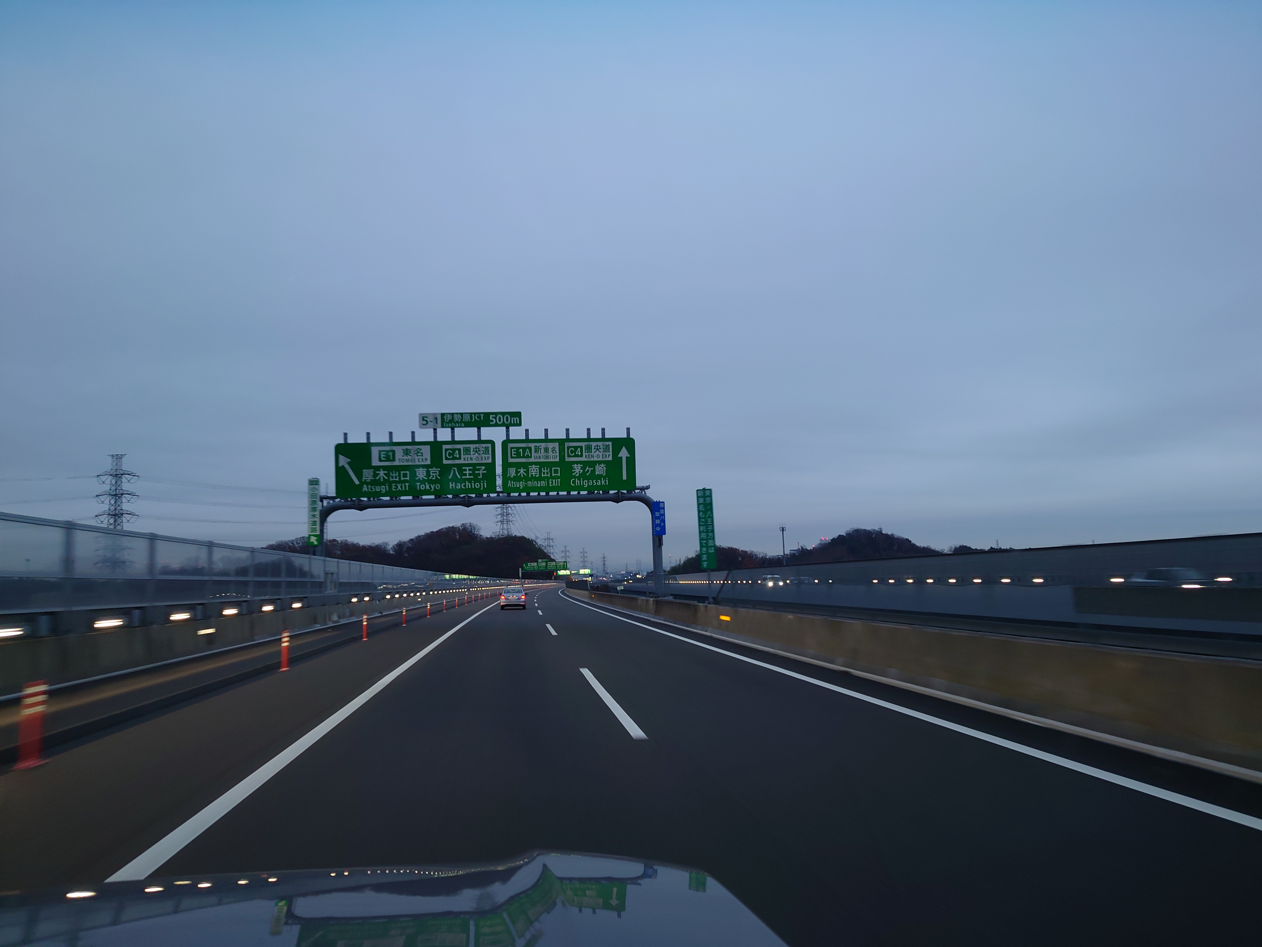 6車線分の土地が用意されている２