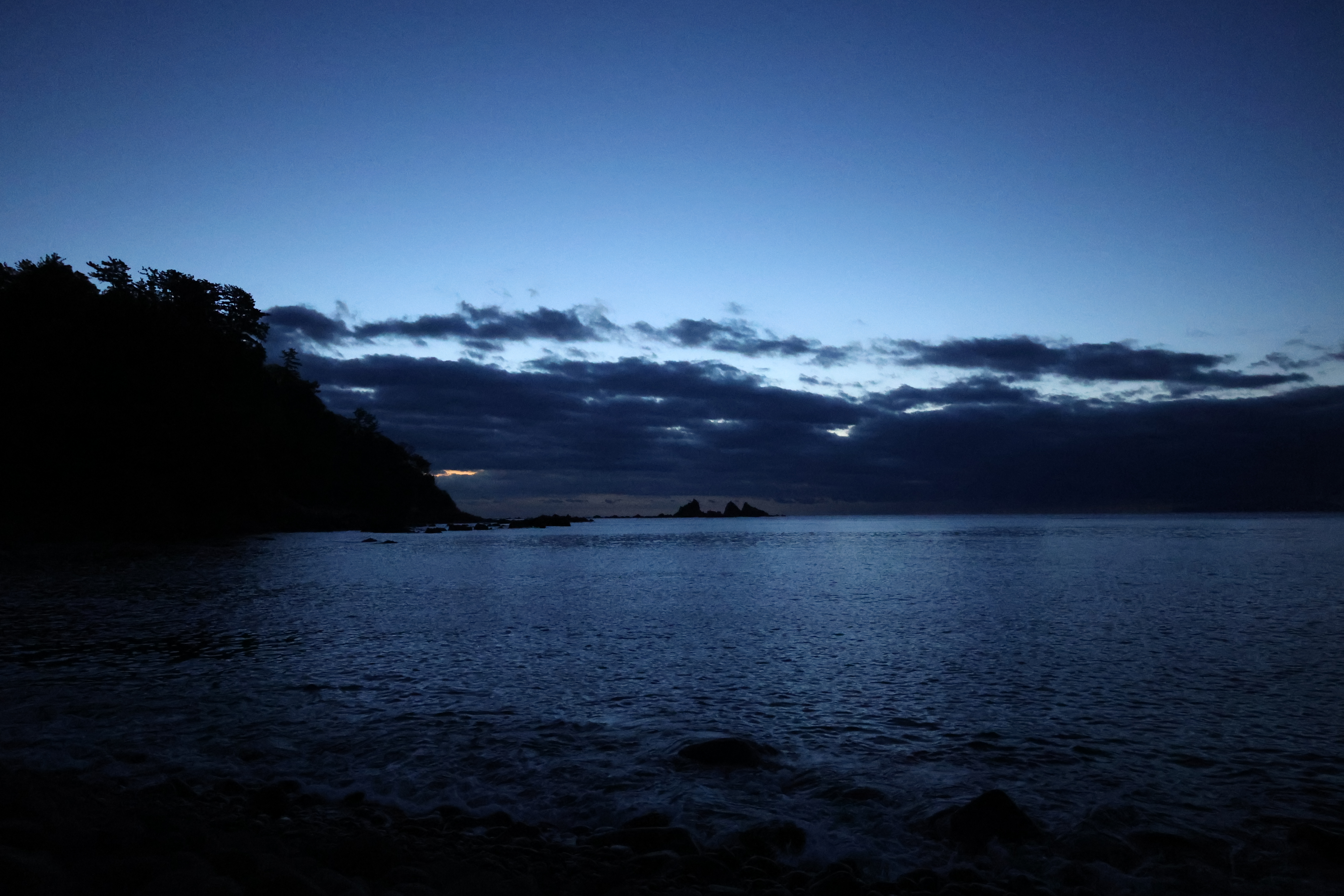 空が徐々に青くなってくる