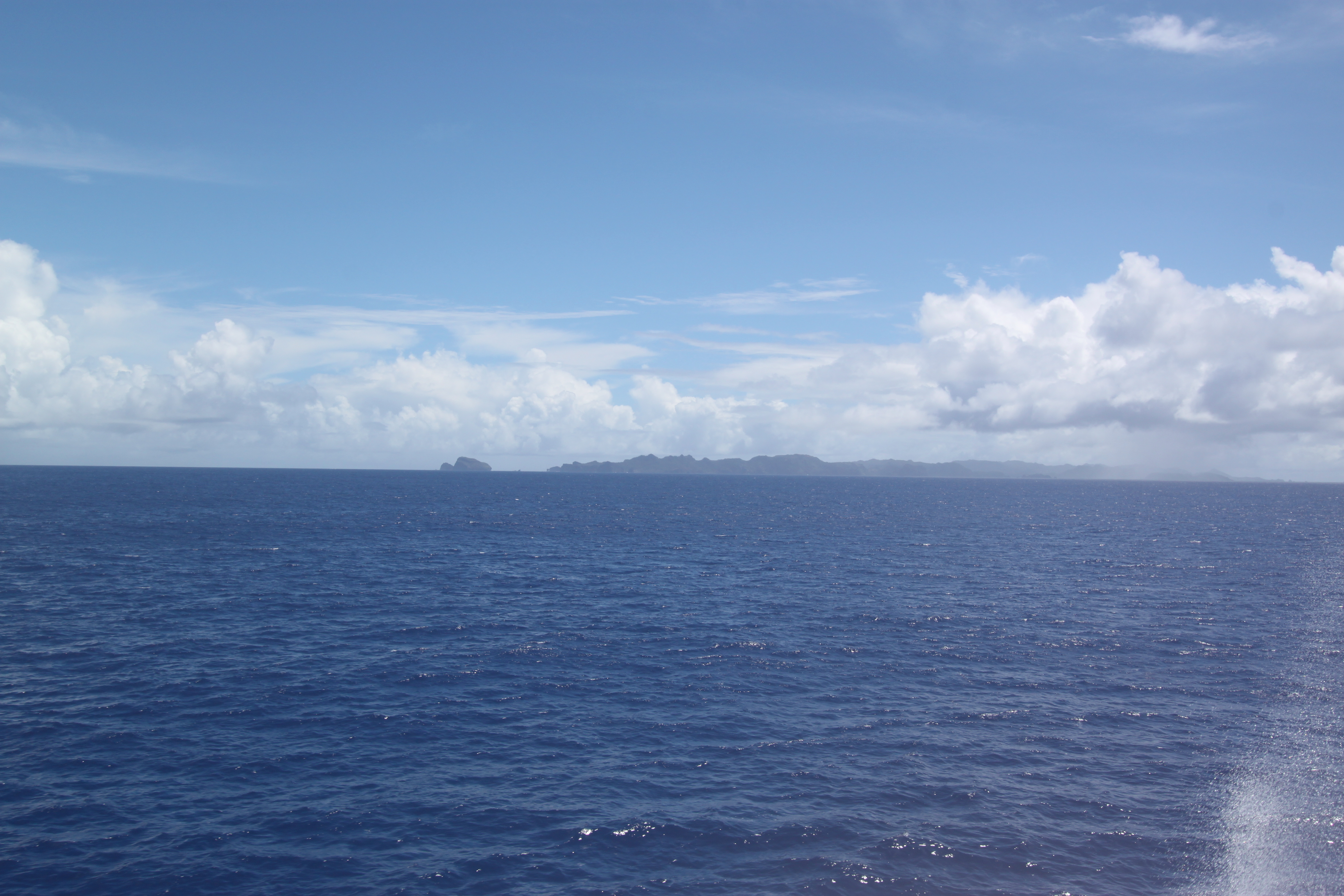 父島が見えてくる３