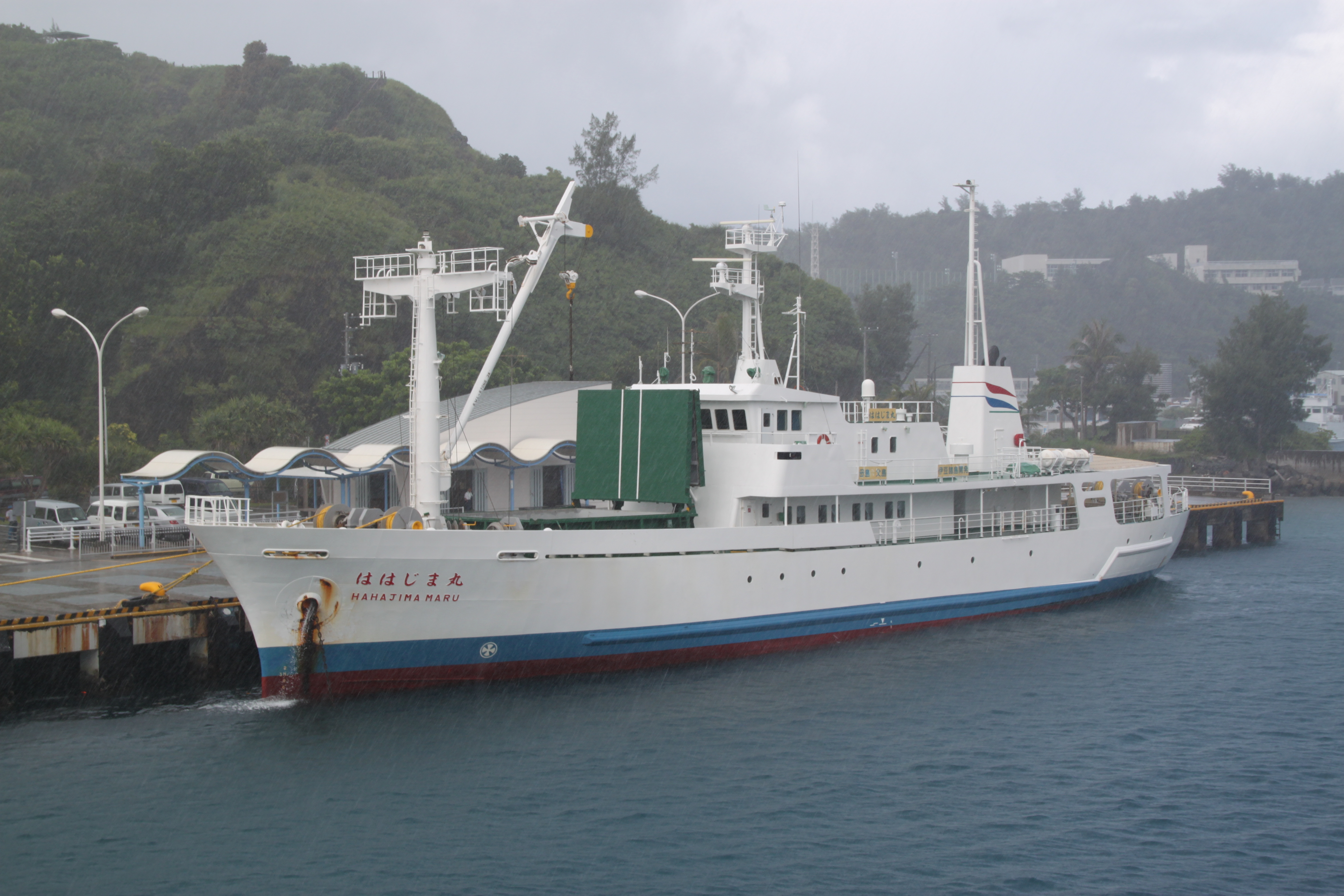 停泊中のははじま丸