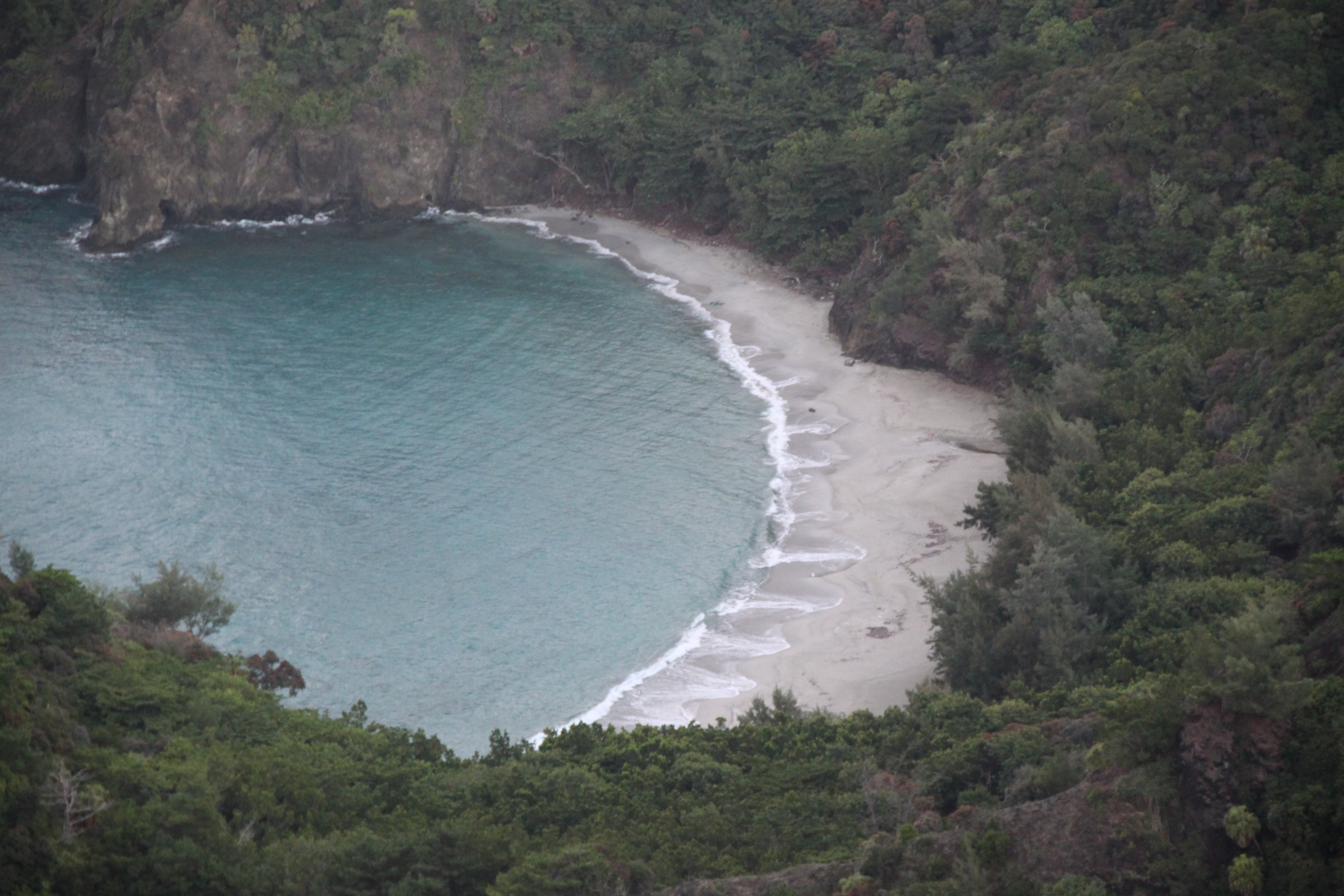 初寝浦展望台から見たビーチ２