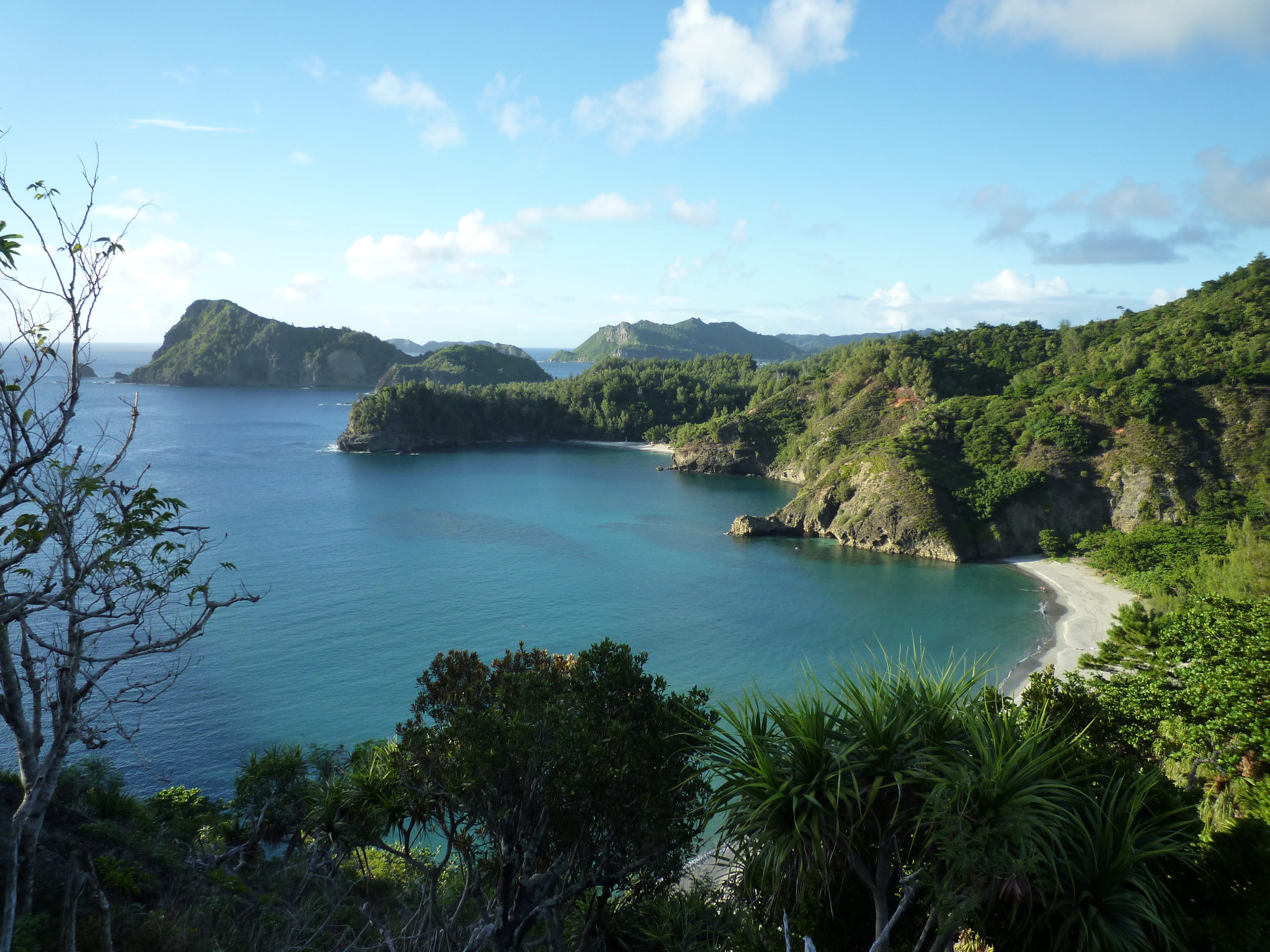 初寝浦展望台から見たビーチ３