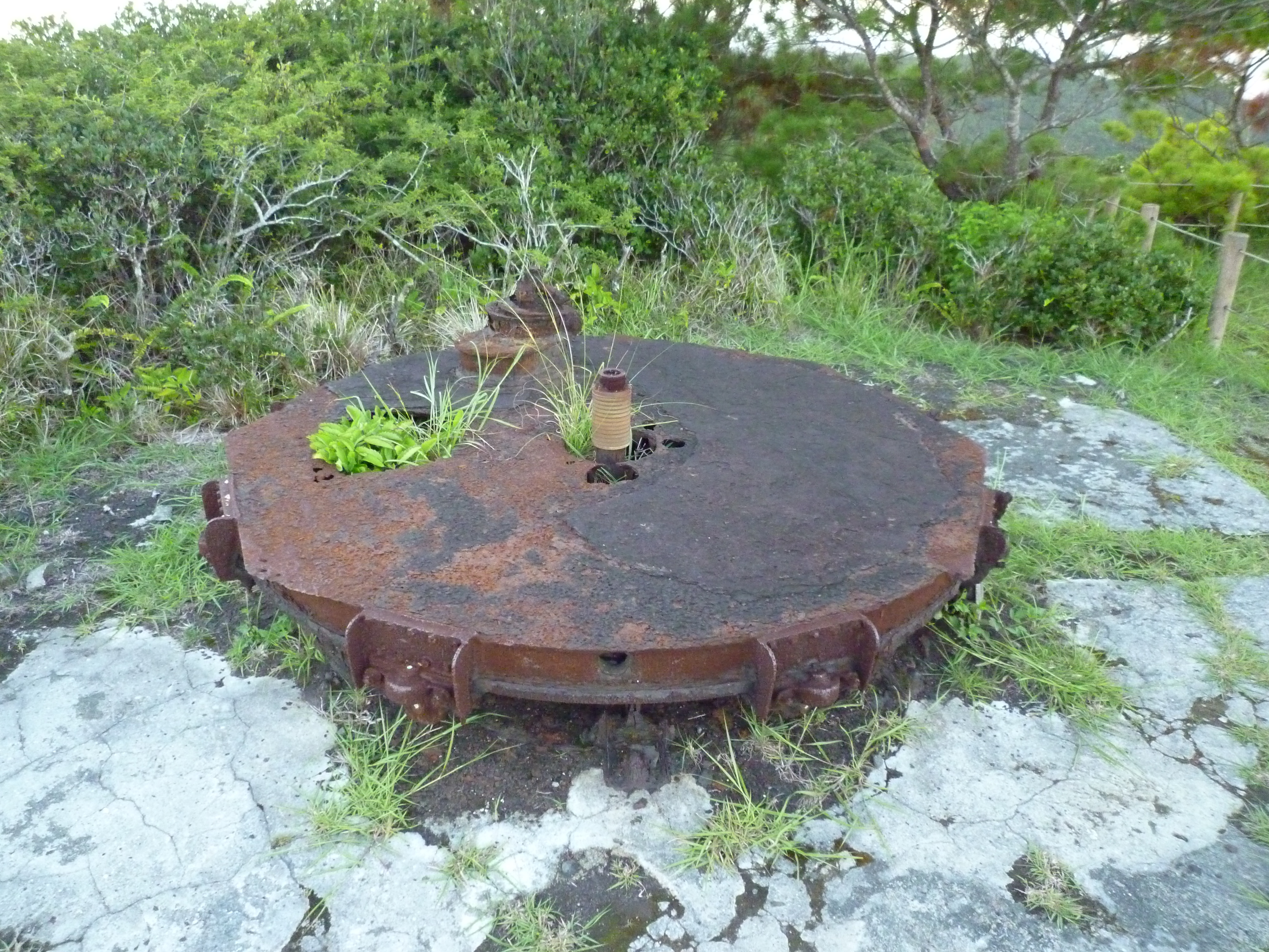 残された砲台の台座