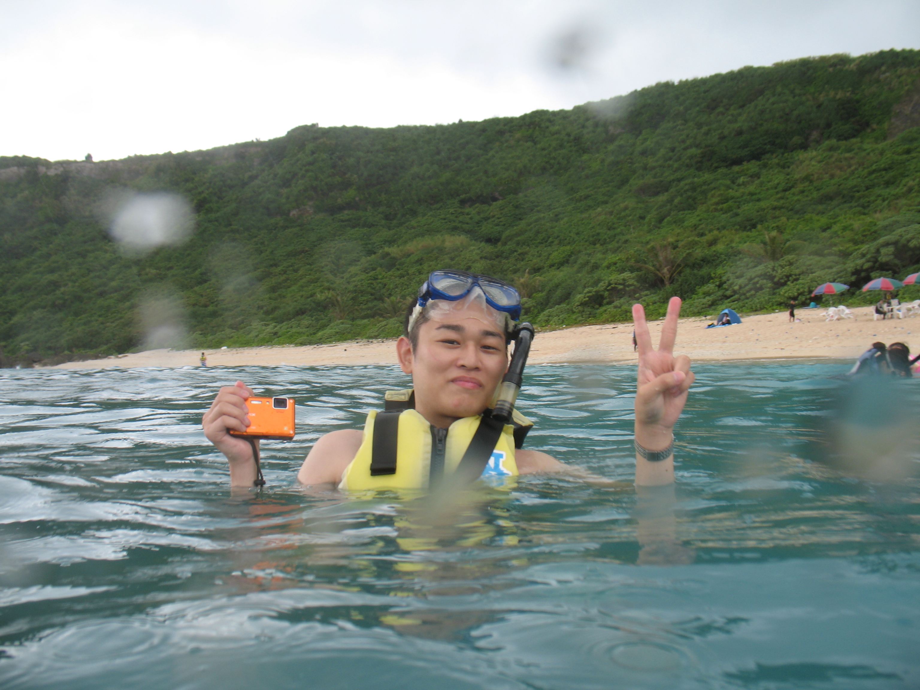 防水デジカを持つ