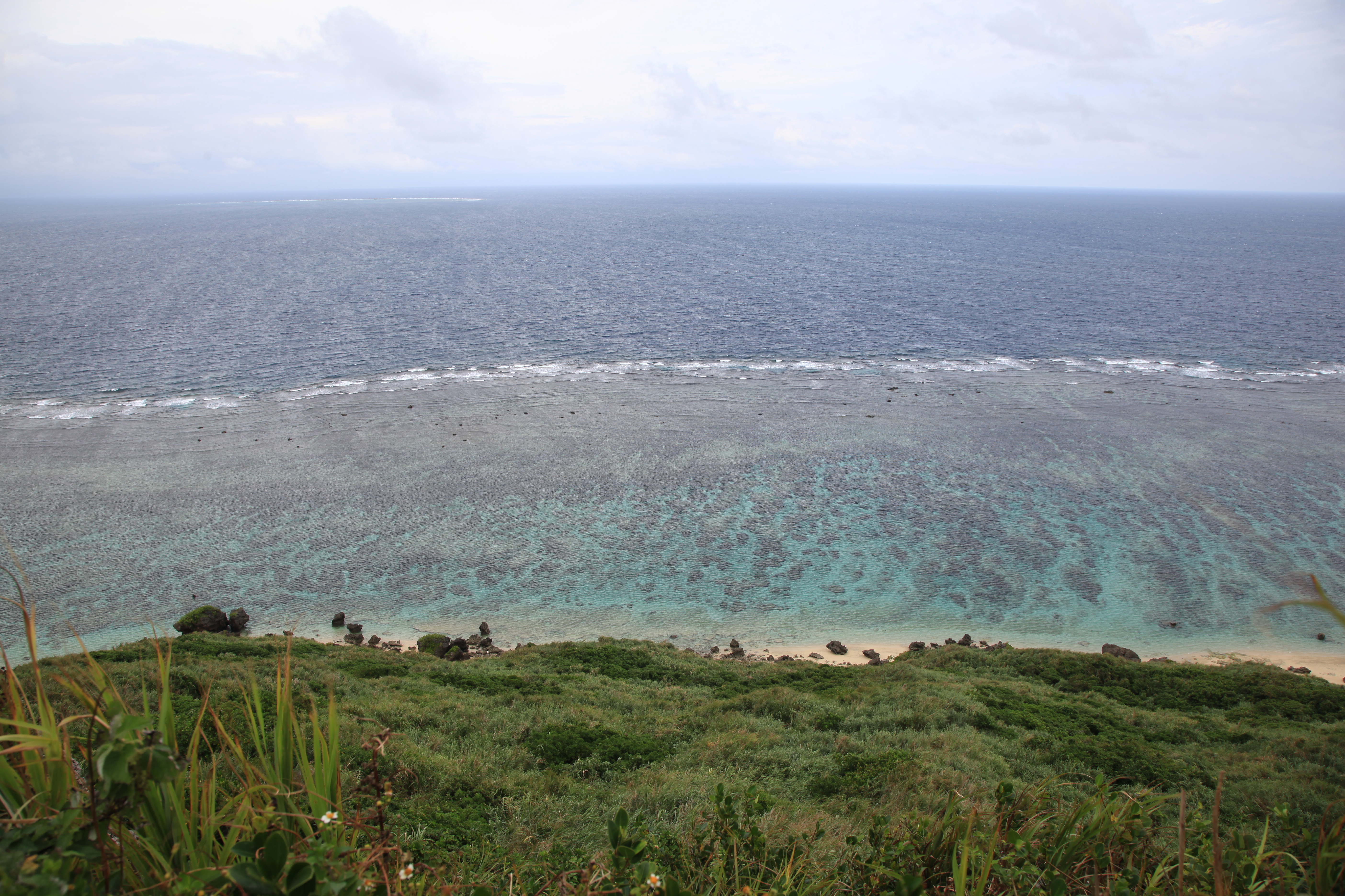 エメラルドグリーンの海岸２