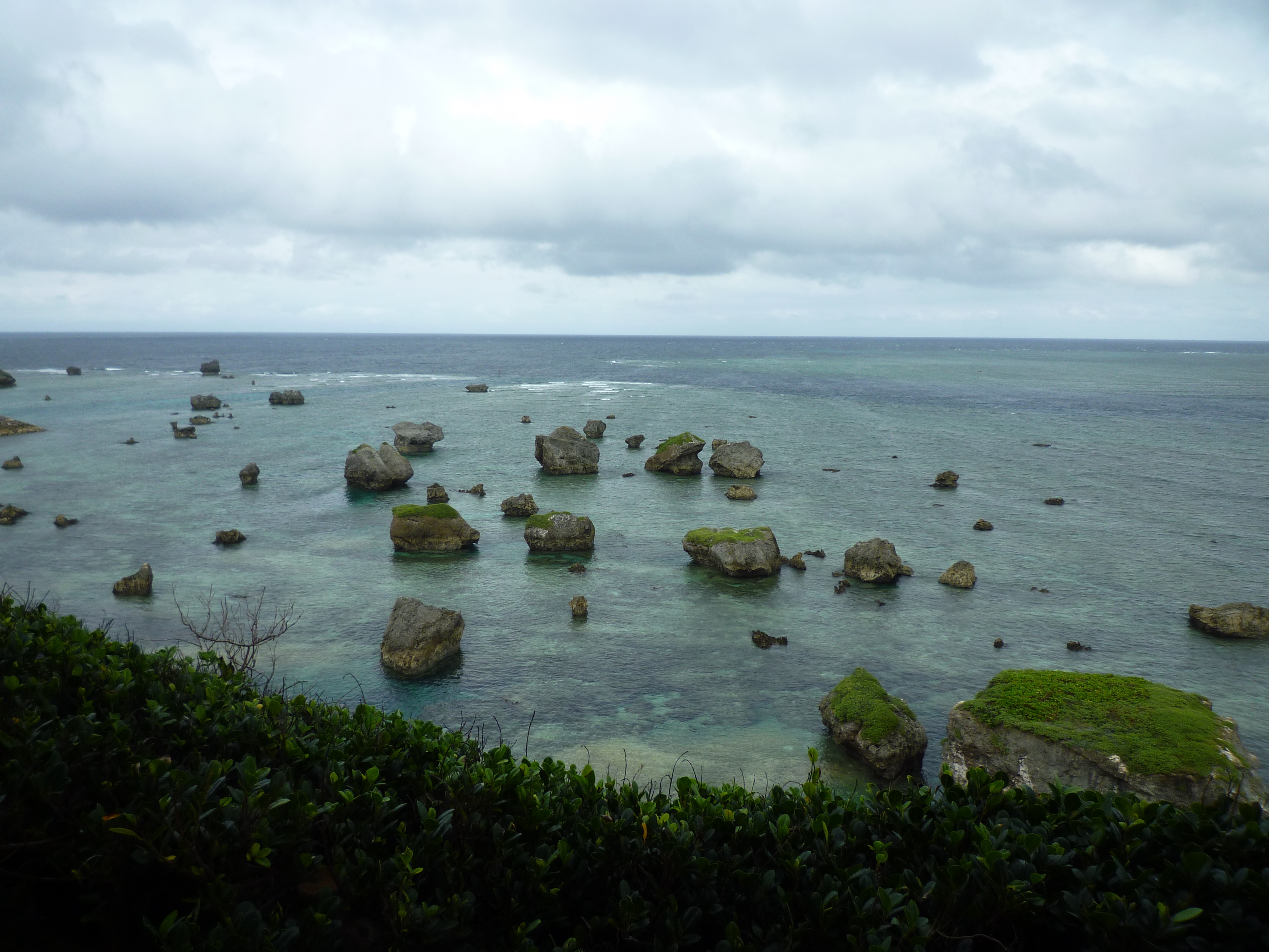 東平安名崎の岩たち１