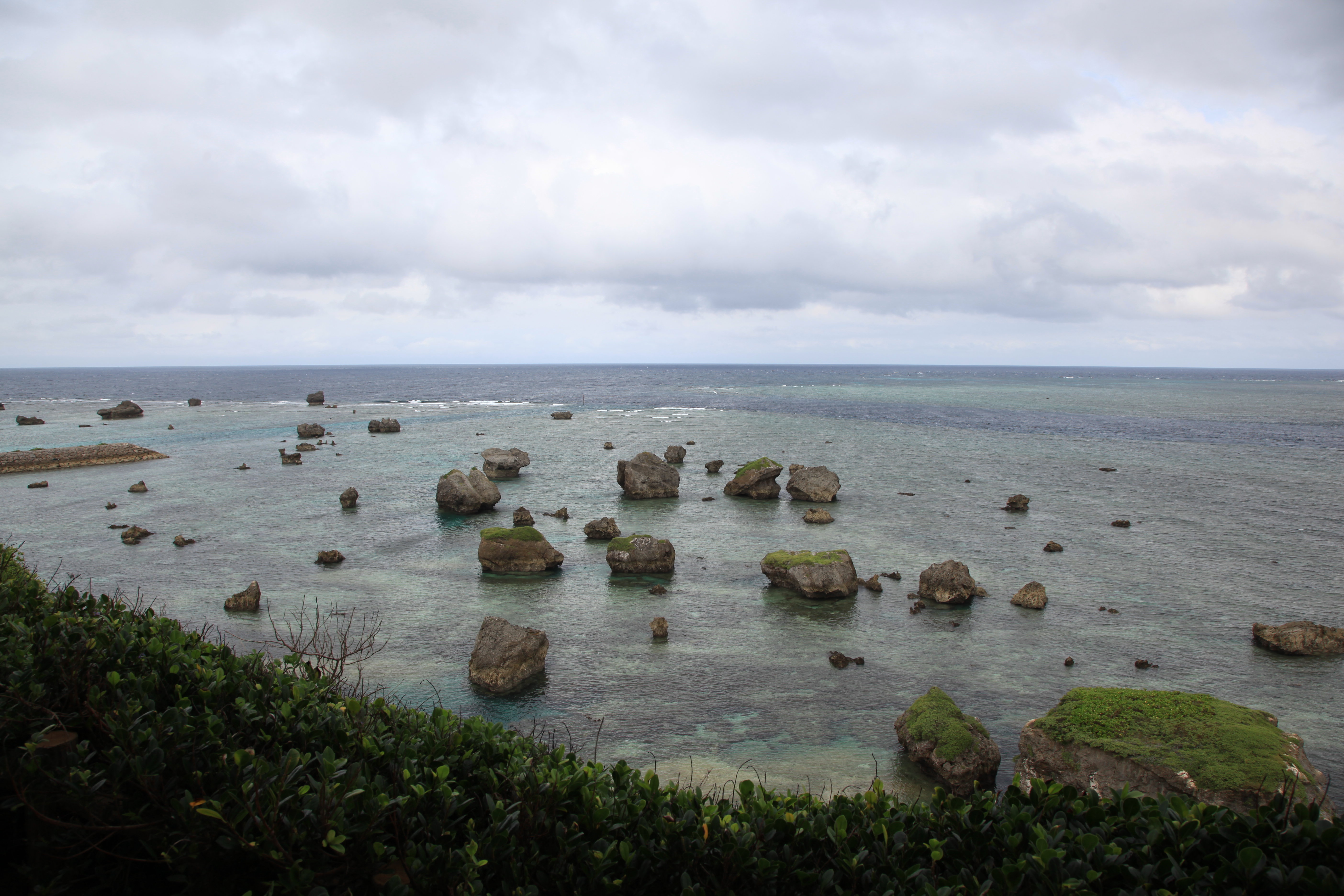 東平安名崎の岩たち２