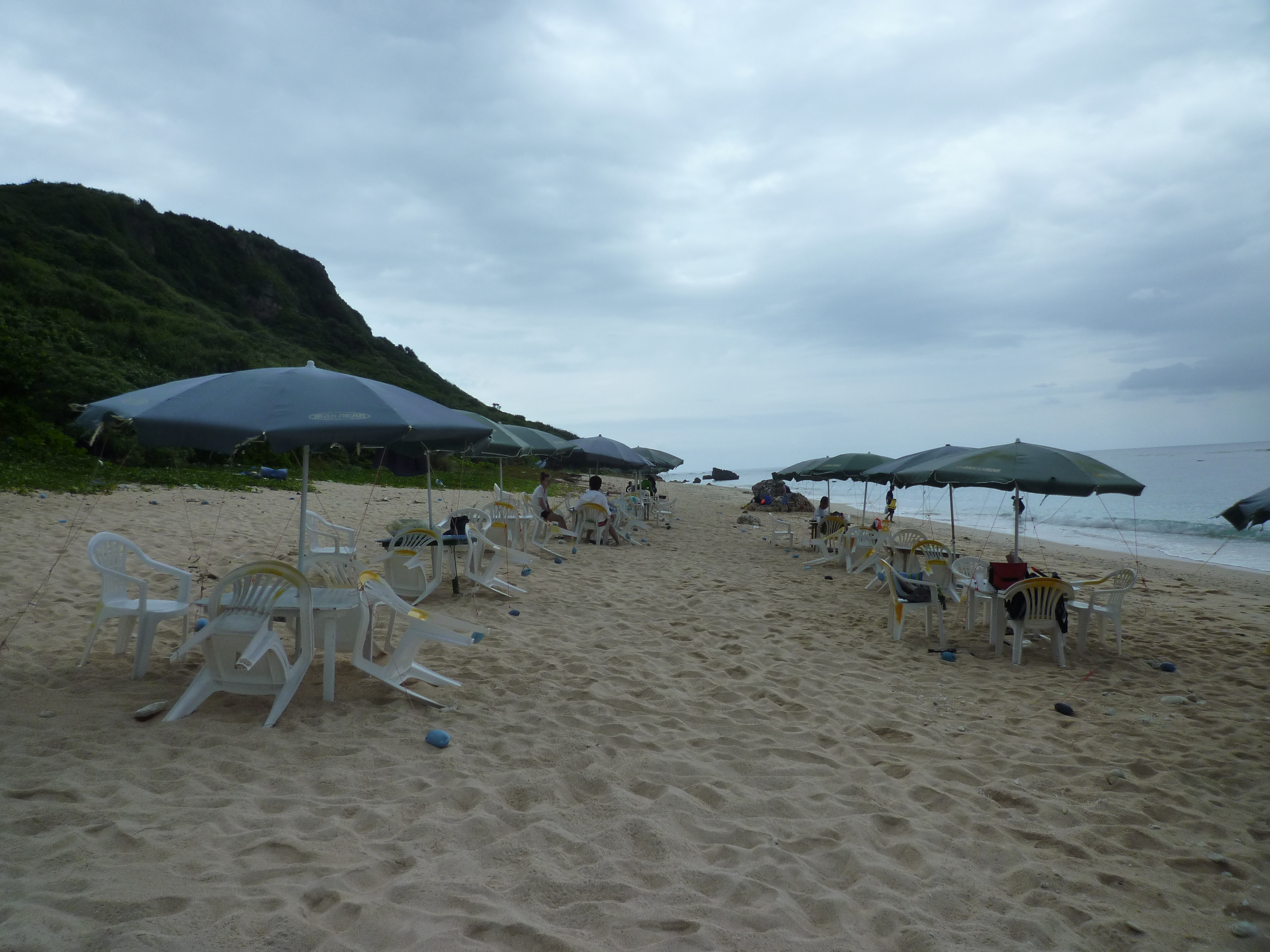 パラソルと吉野ビーチ