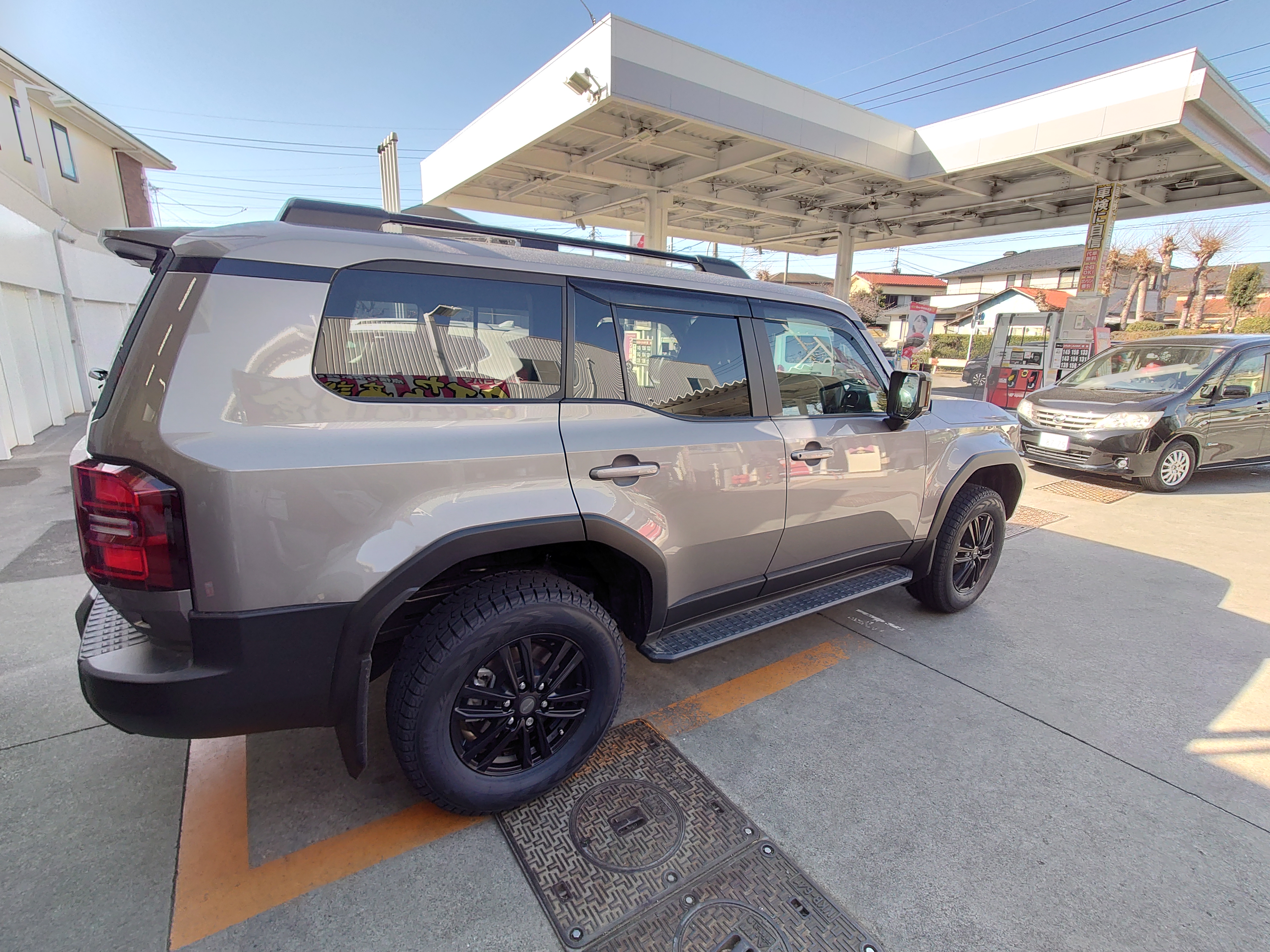 ４本の新品のタイヤ