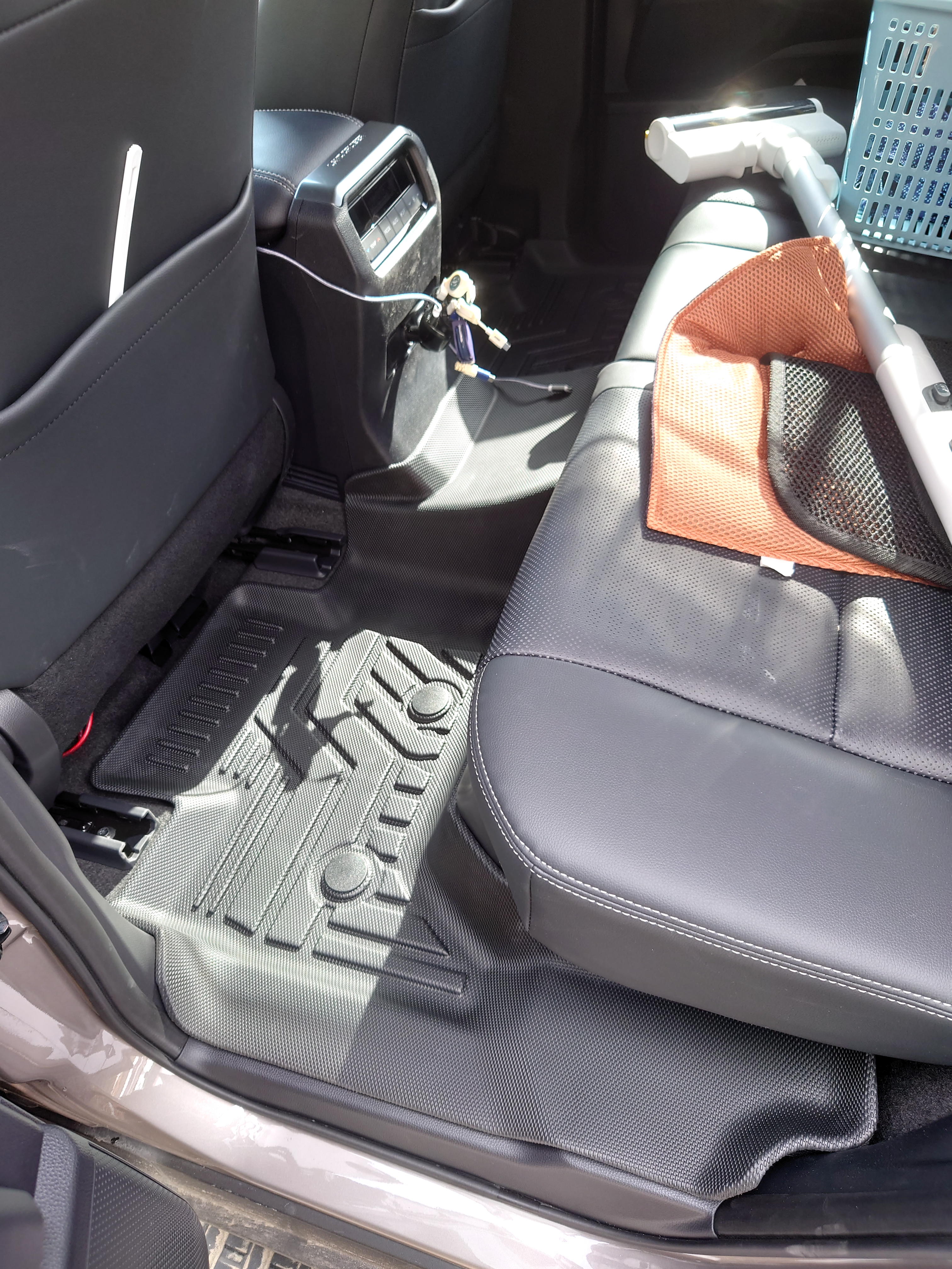 2列目シート反対側から見る