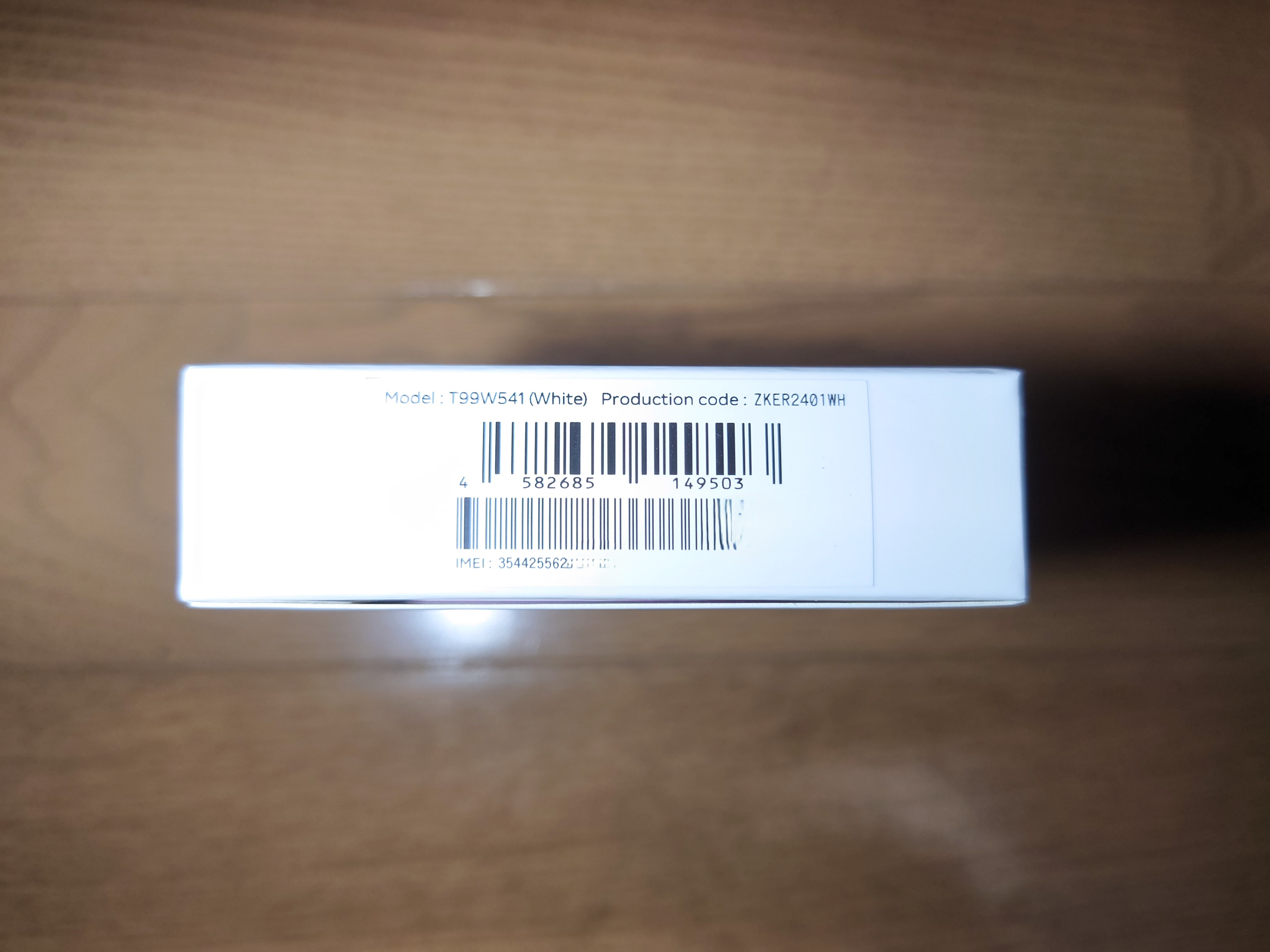 ルーターの箱（横、製品番号、IMEI）