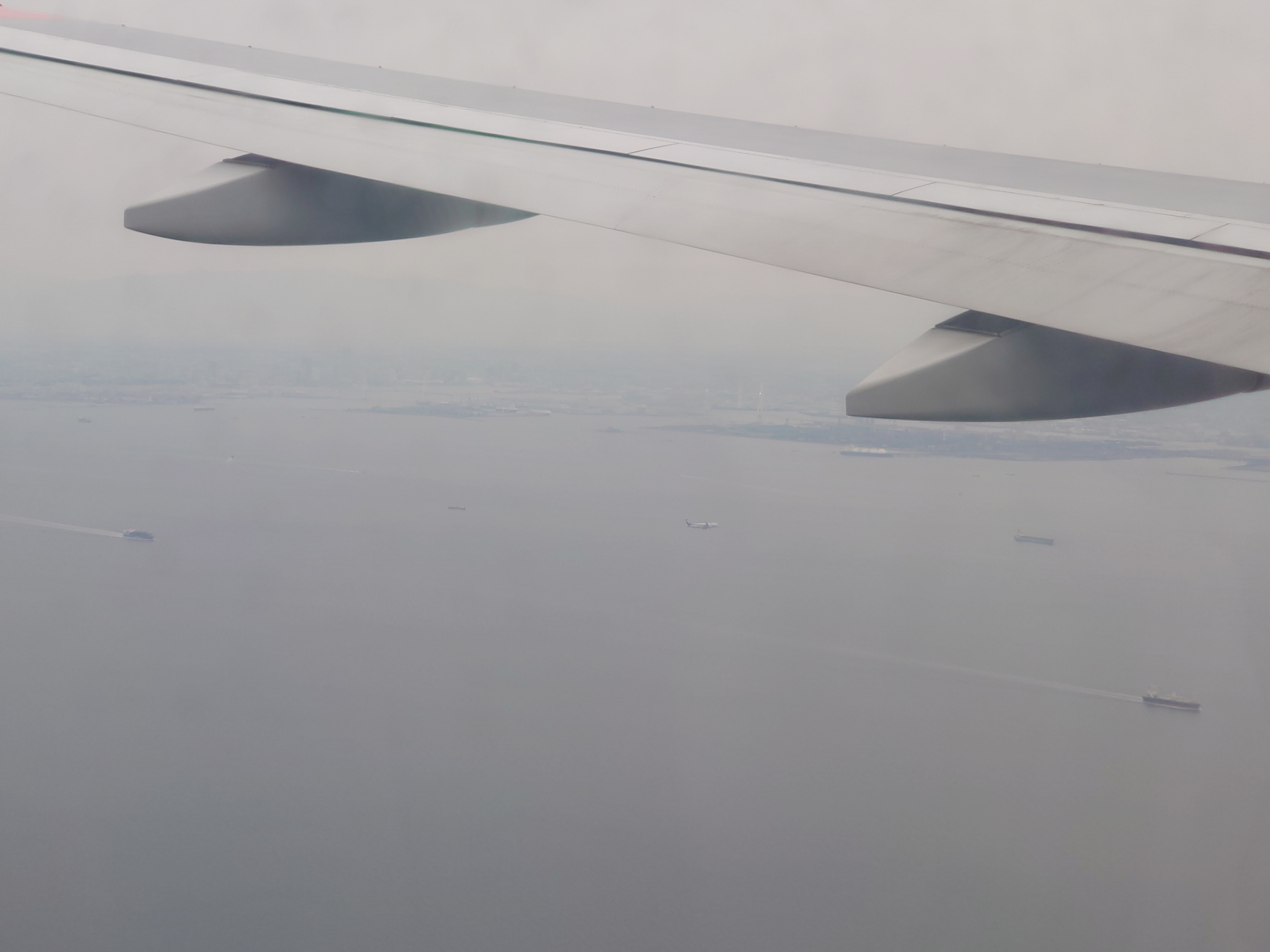 他のANA機と並行して着陸する