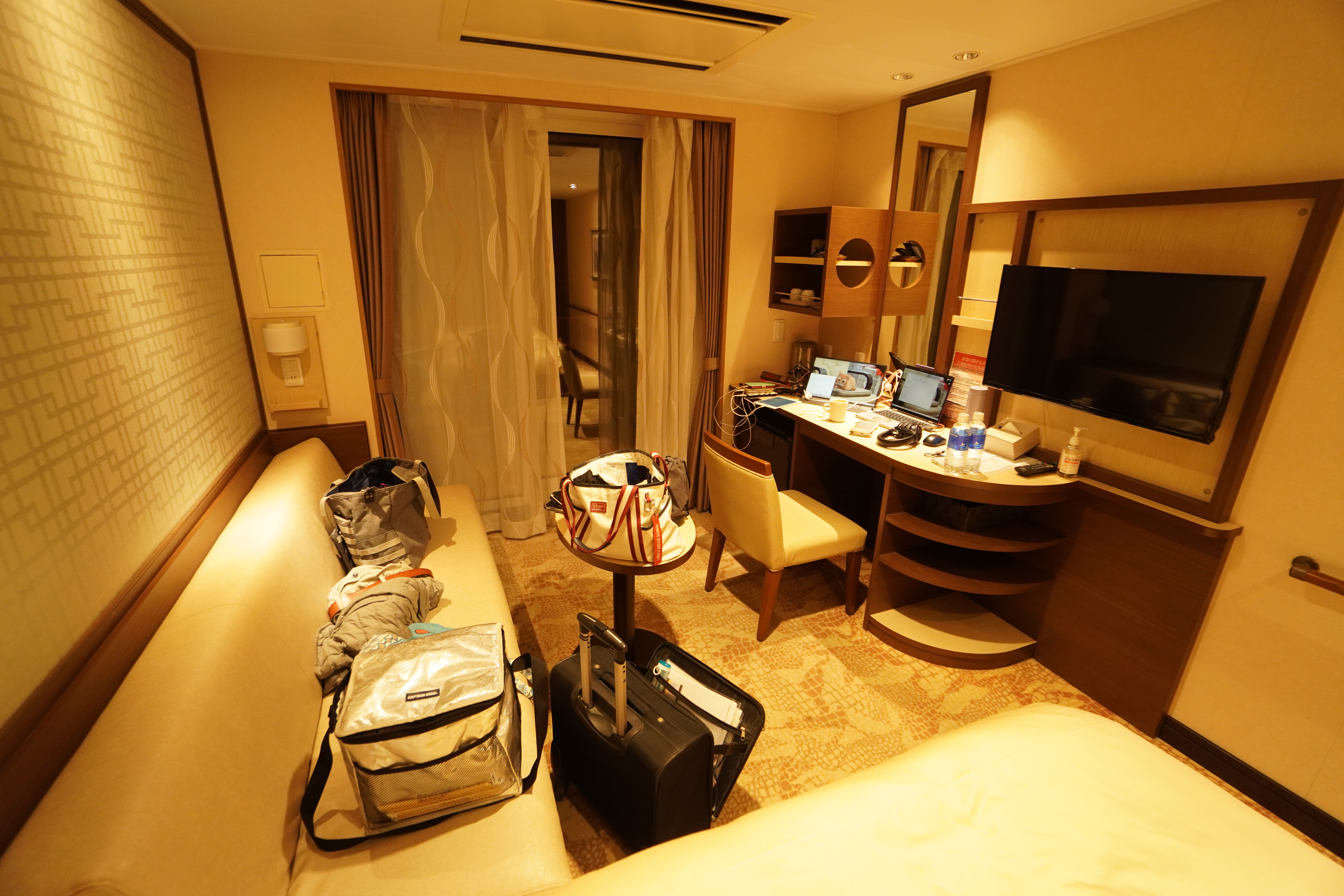 作業している執務スペース、荷物は多くはない 作業している執務スペース、荷物は多くはない