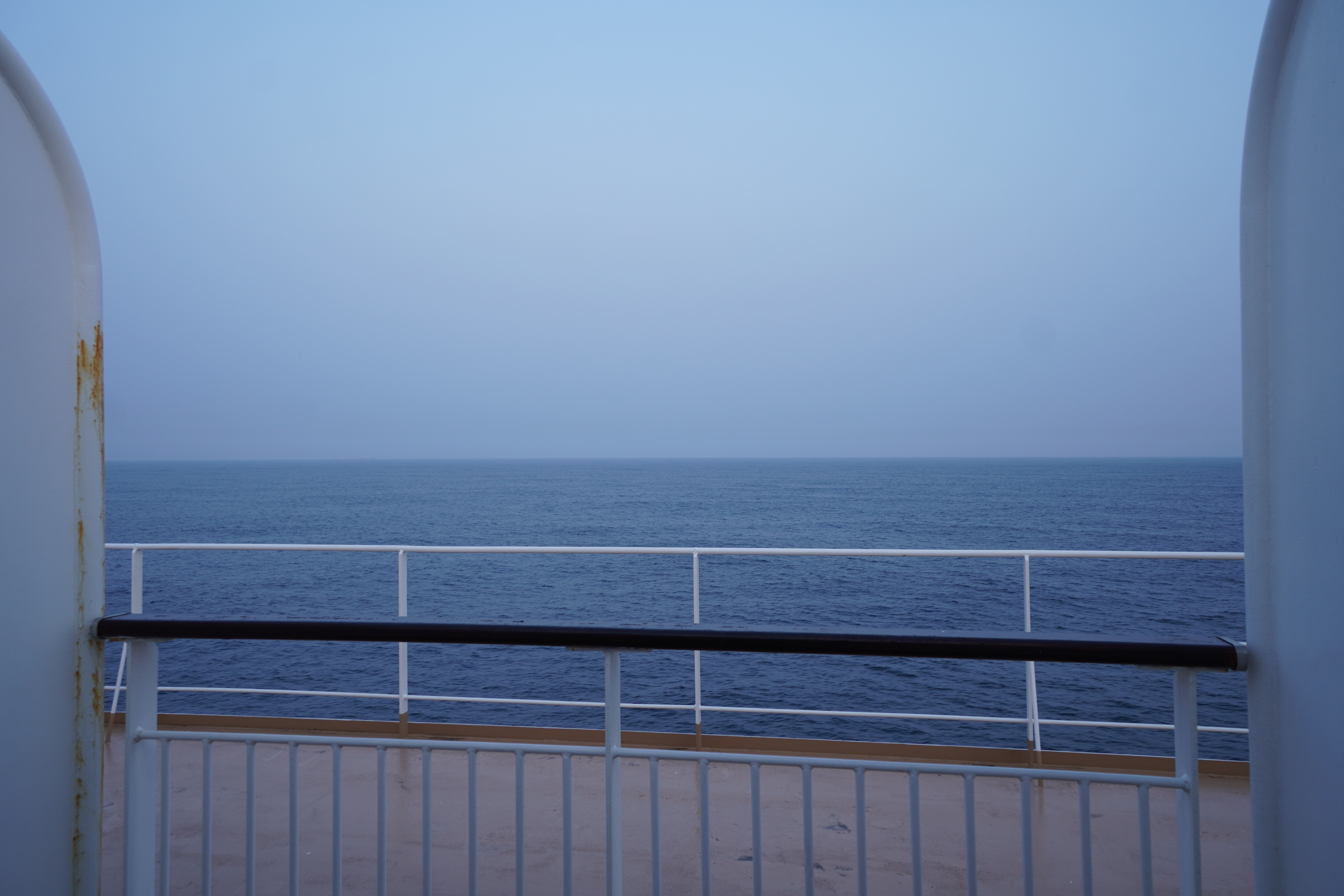 早朝の太平洋１（4時半、α6400）