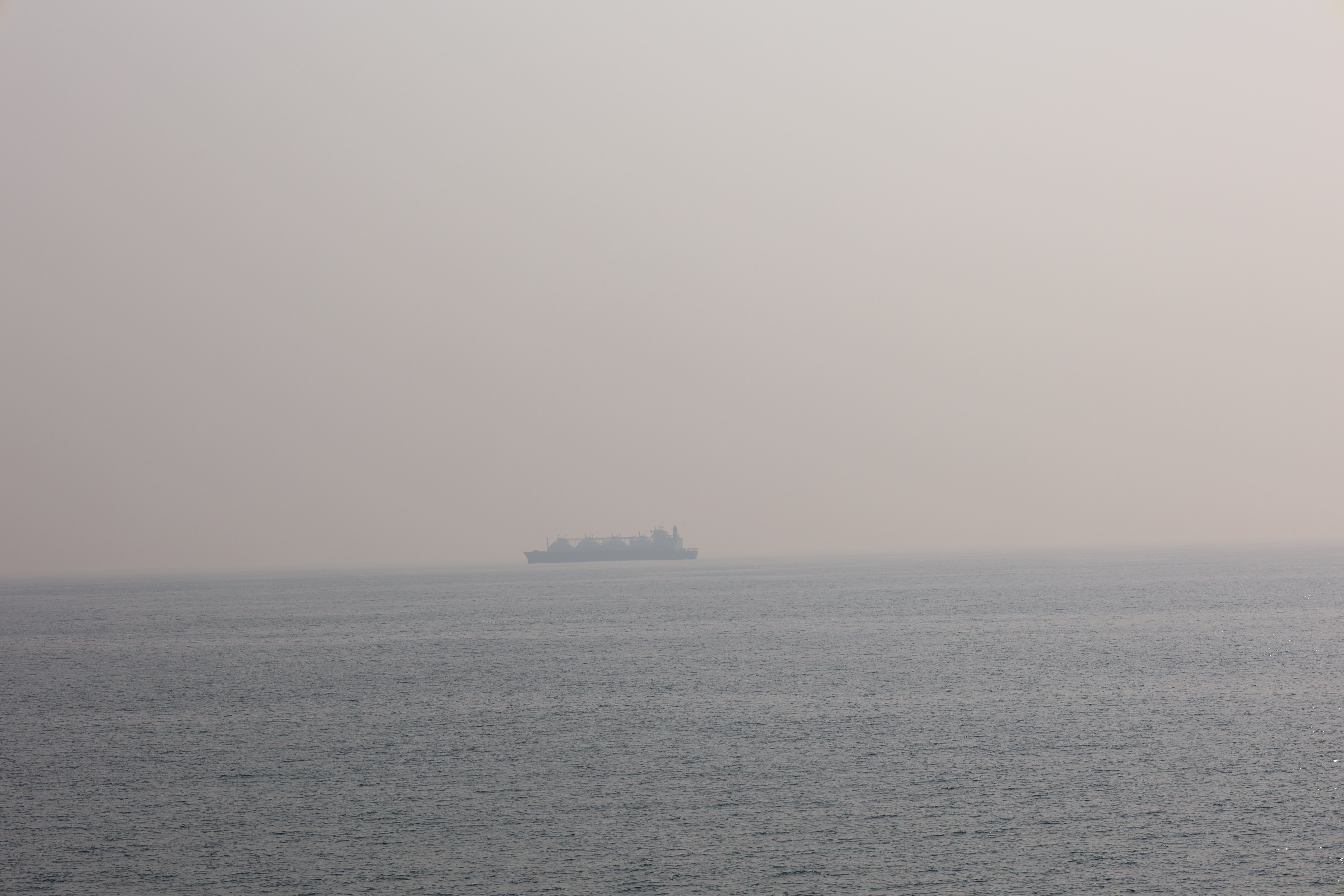 太平洋上のLNG船（拡大）