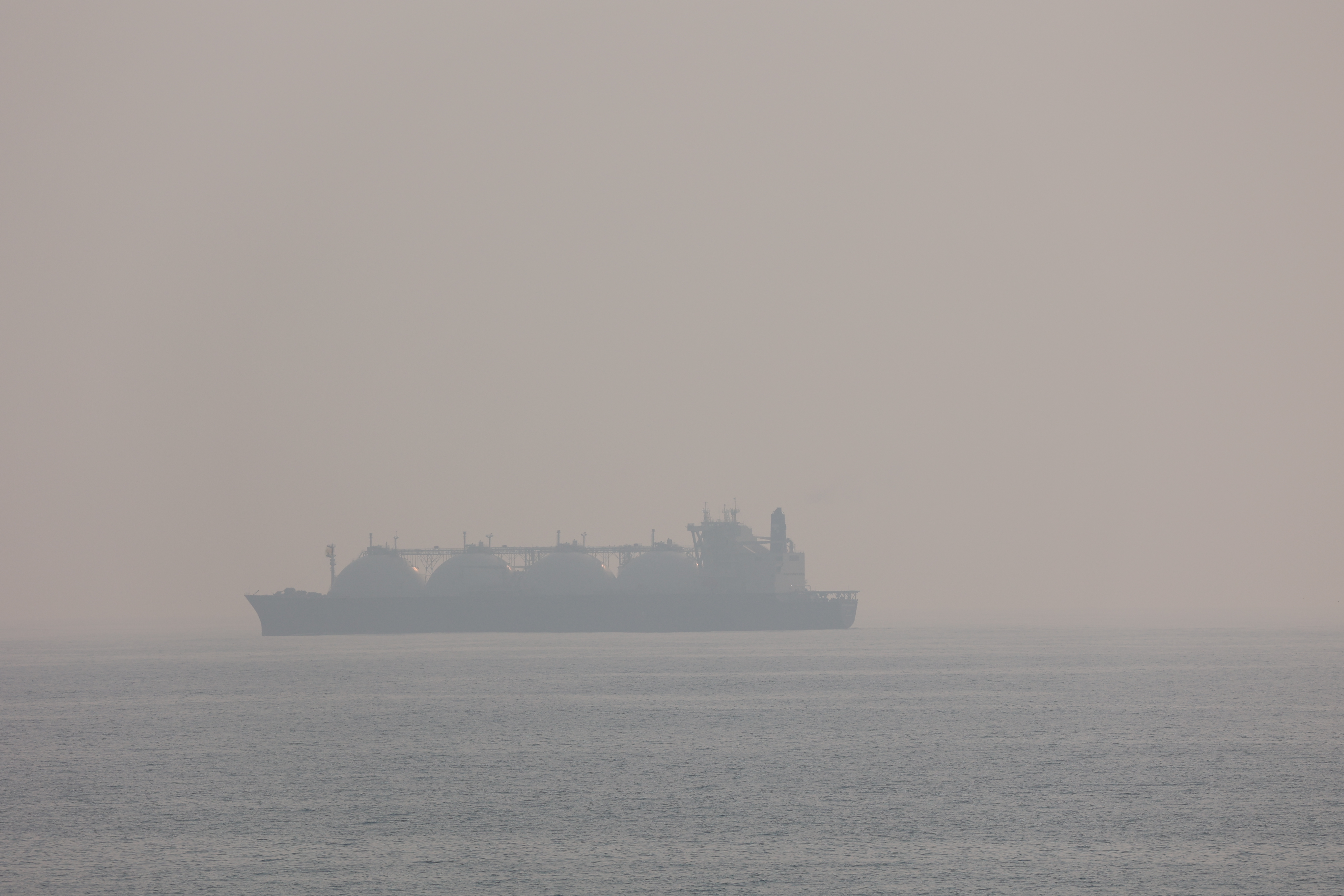 太平洋上のLNG船（望遠）