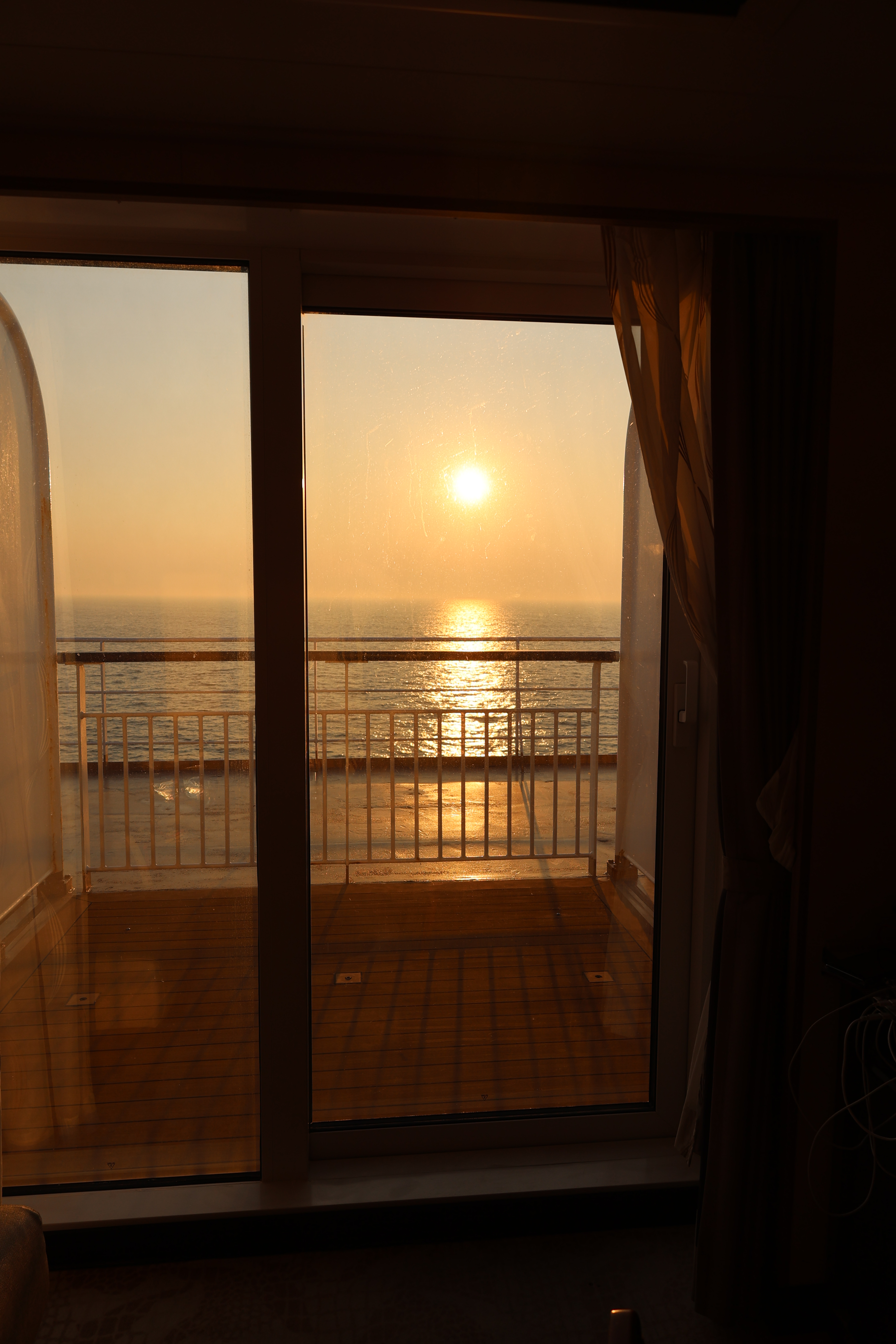 太陽が沈む直前（室内から）