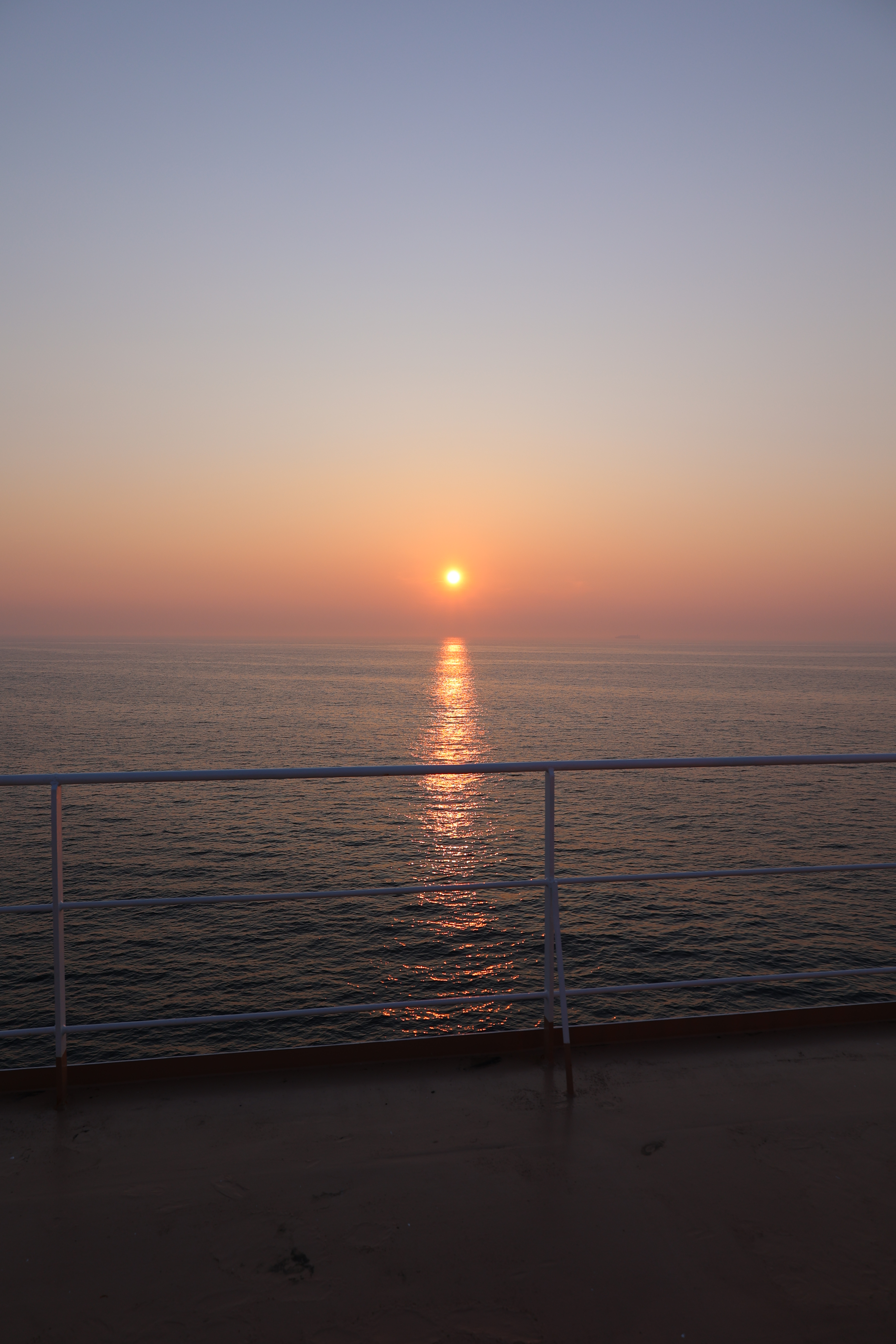 太陽が赤くなる１