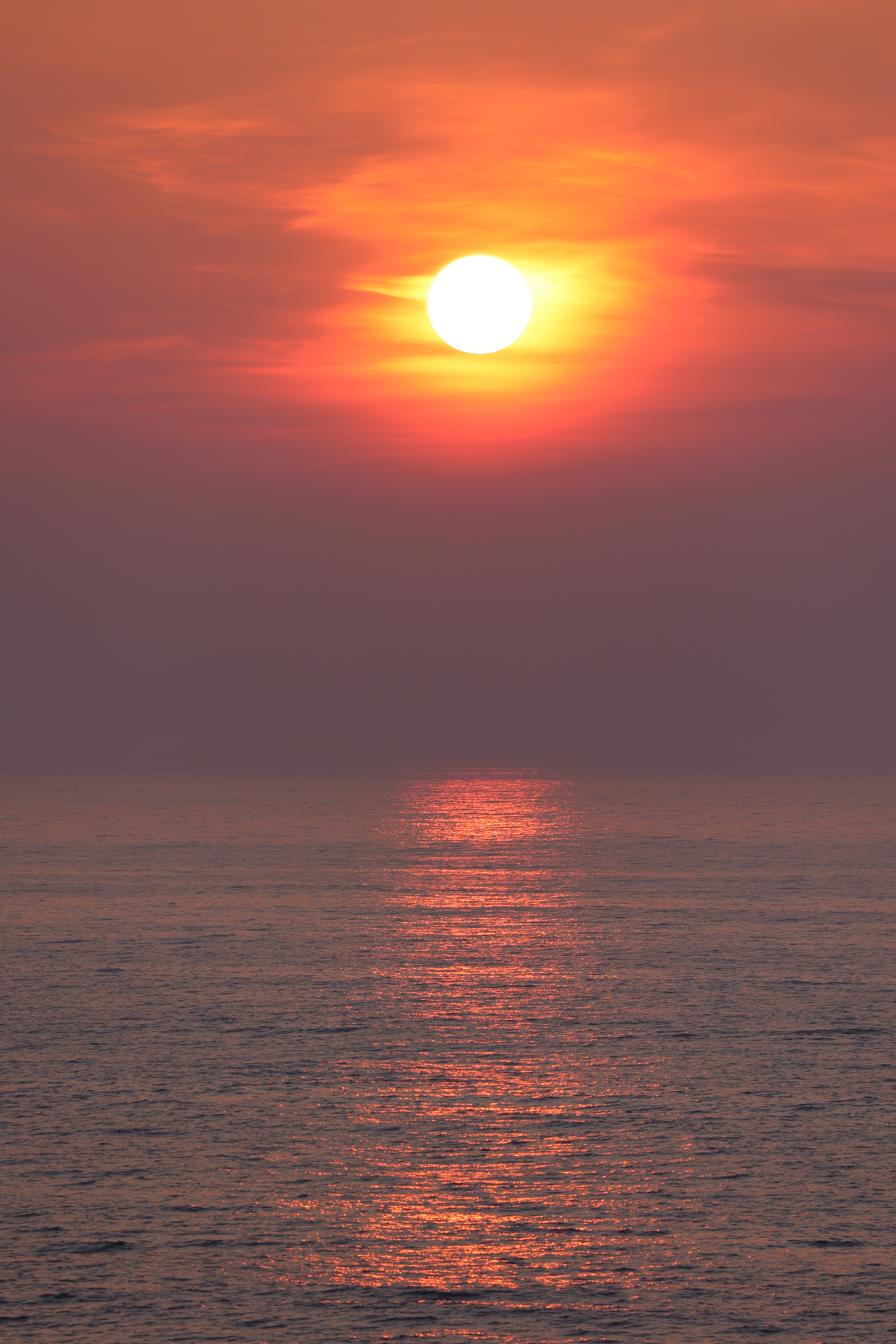 丸くて赤い太陽２