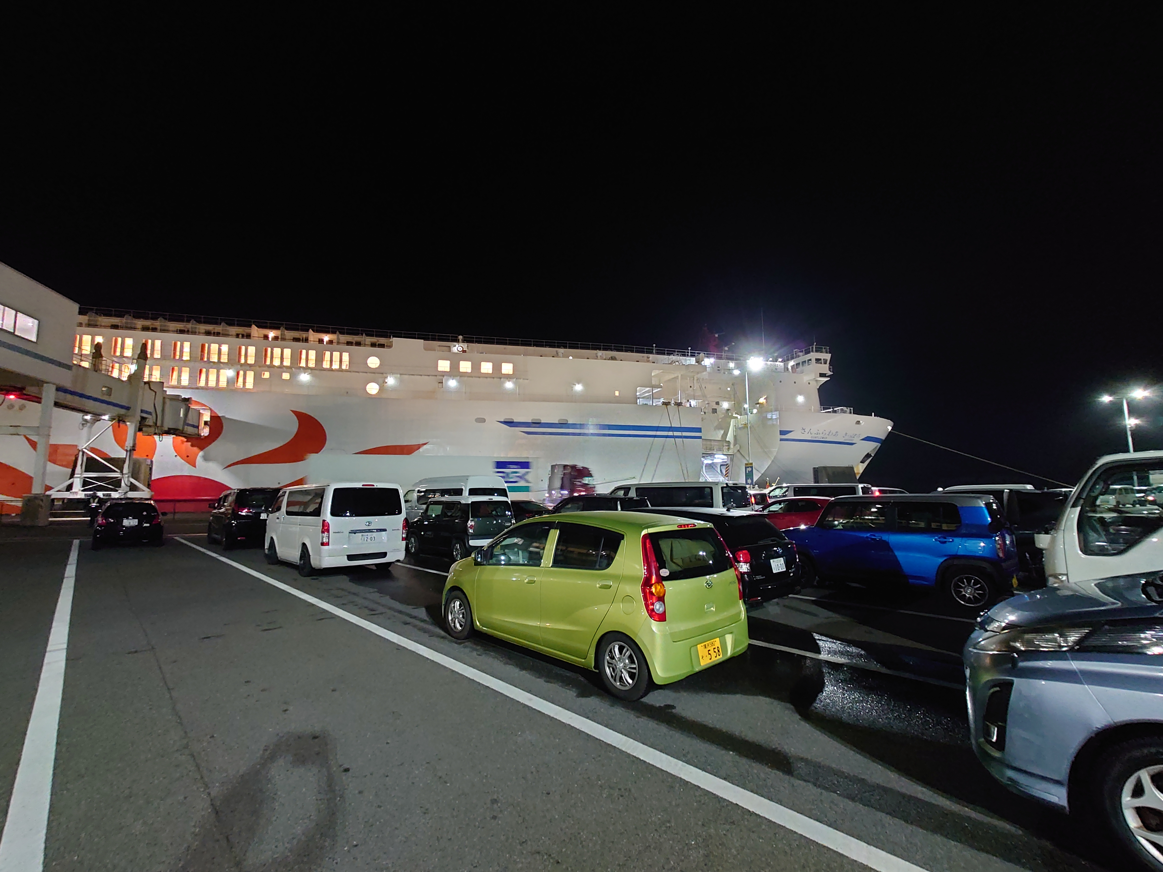 乗船ターミナルで待機 乗船ターミナルで待機