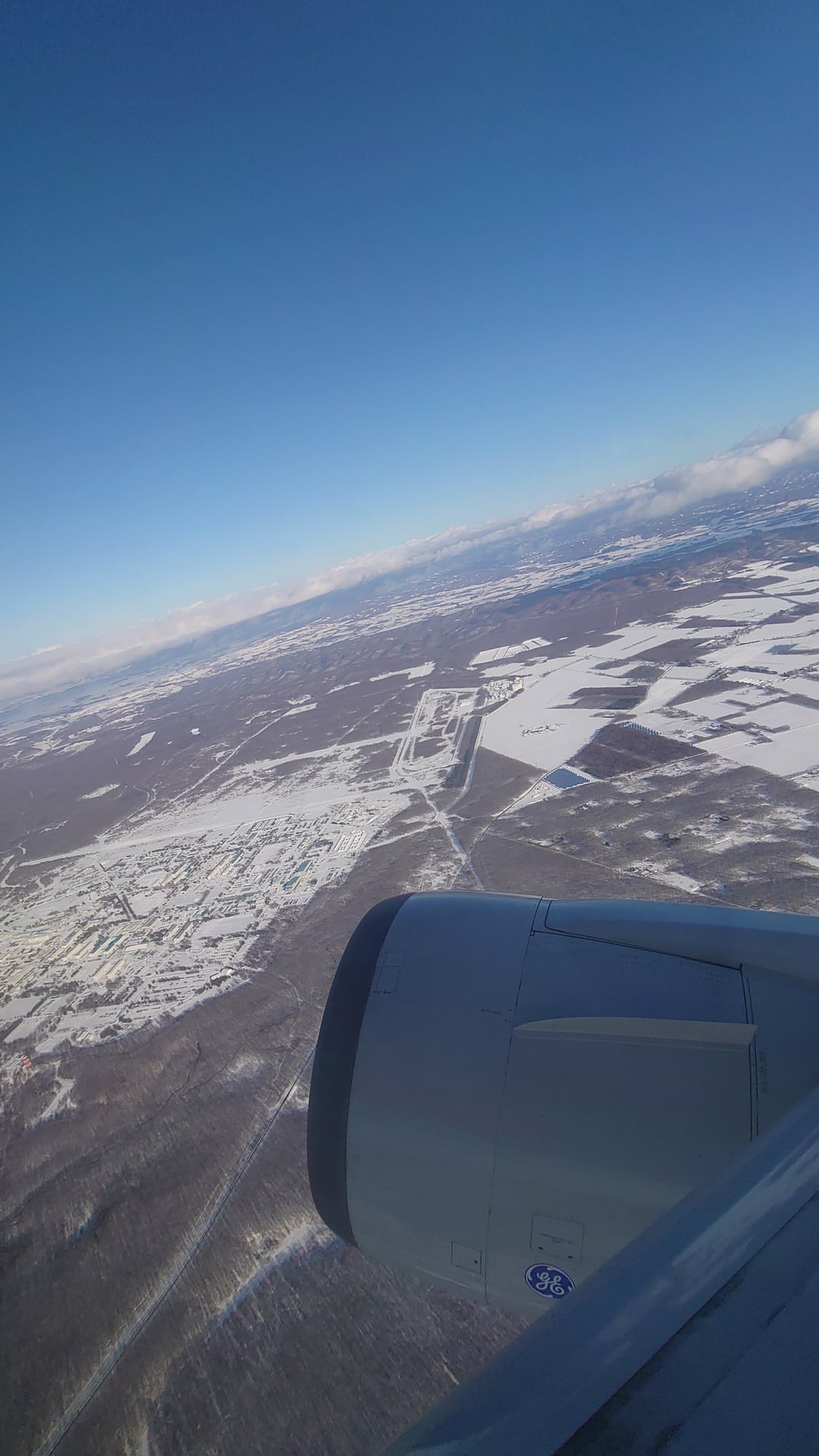 11.雪化粧の北海道上空